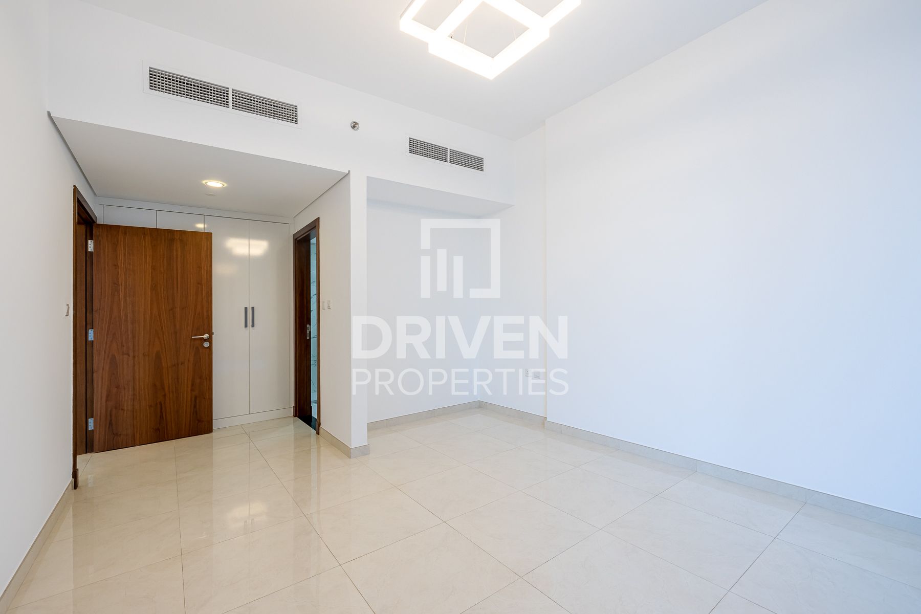 Bright Apartment Canal View Genuine Resale