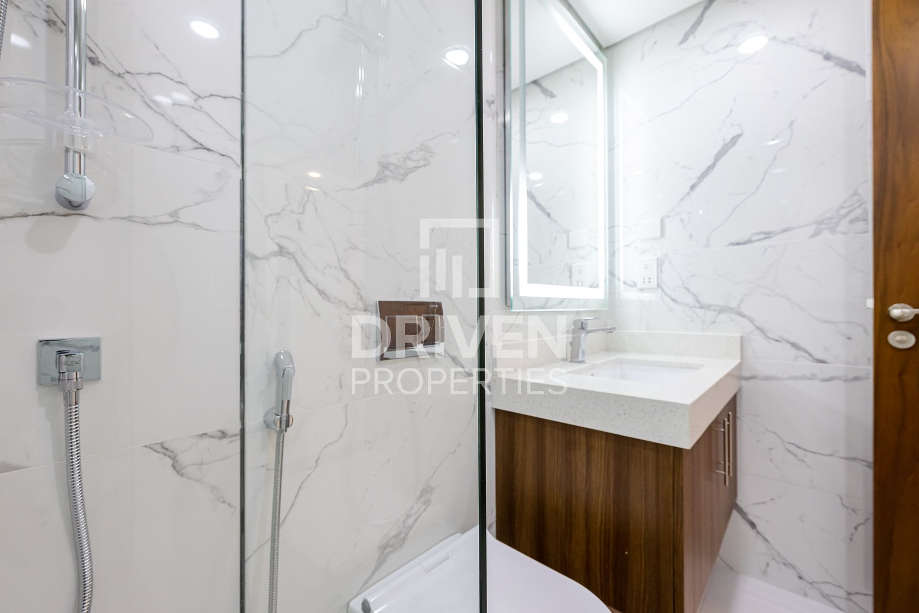 Bright Apartment Canal View Genuine Resale