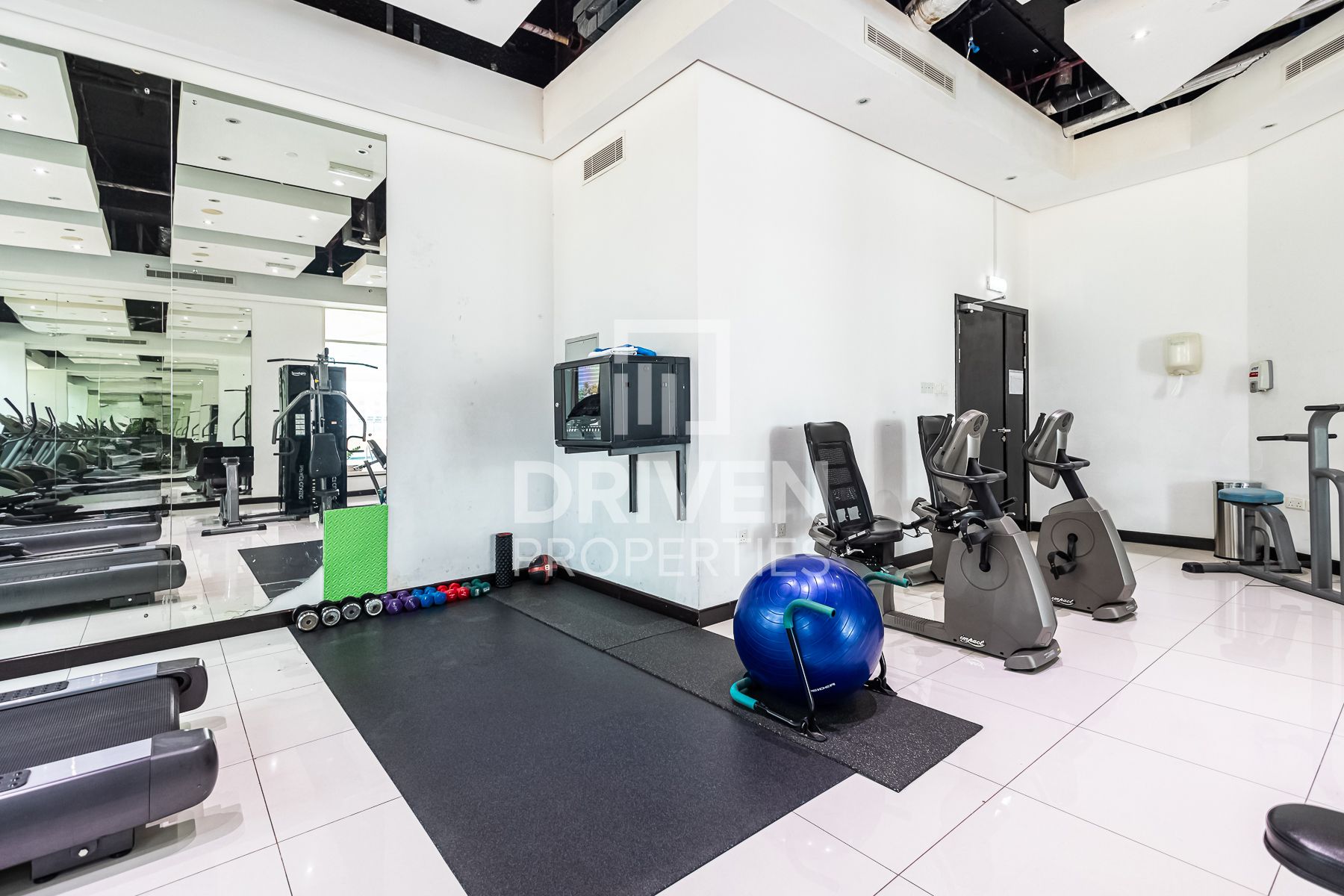 Spacious and Bright High Floor Modern Layout