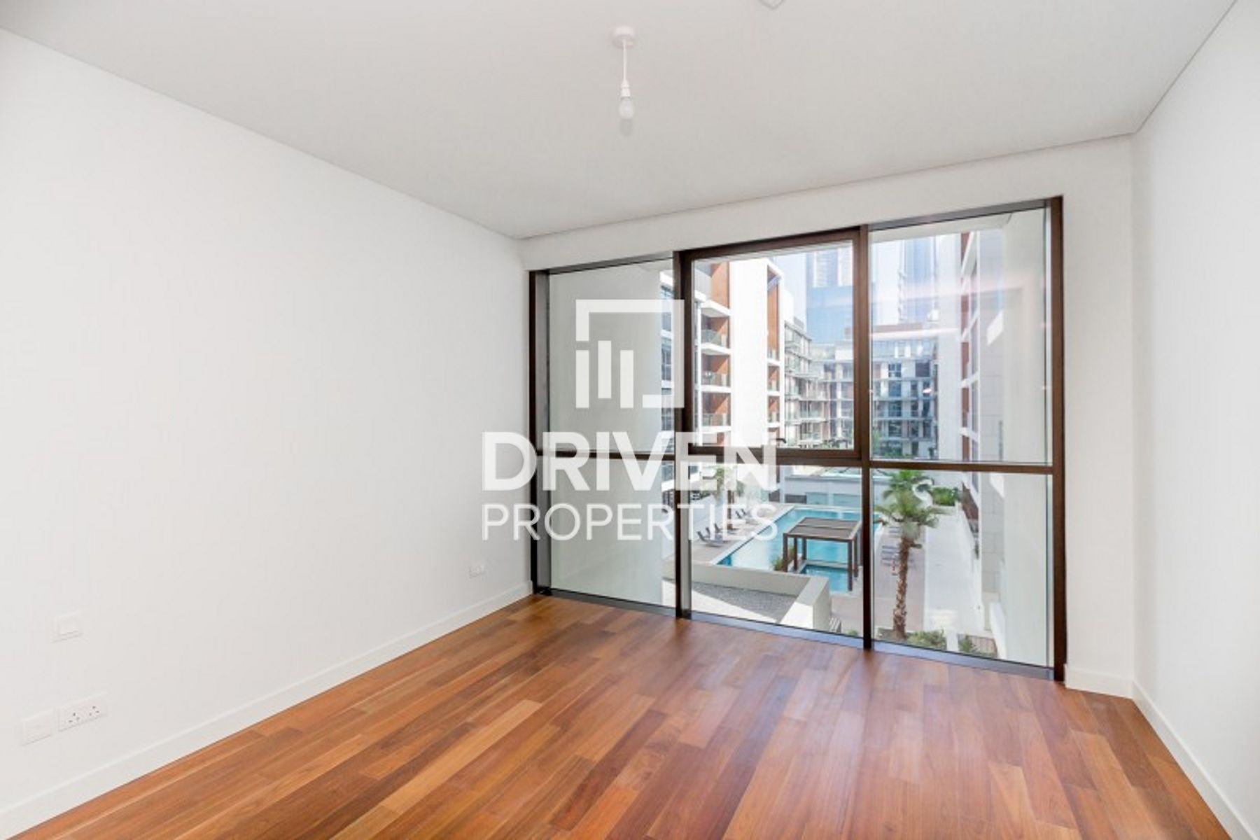 Modern Unit Pool and Burj Khalifa Views Vacant