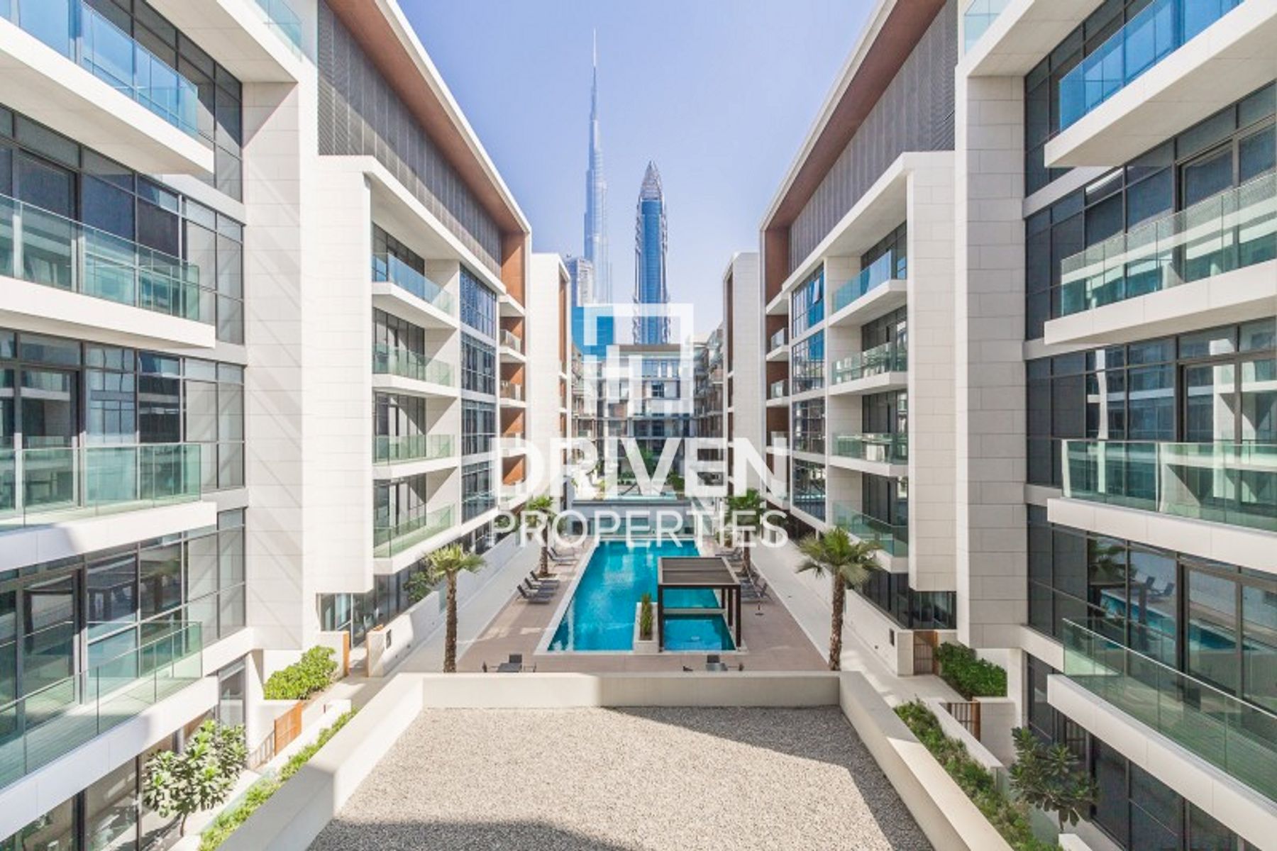 Modern Unit Pool and Burj Khalifa Views Vacant