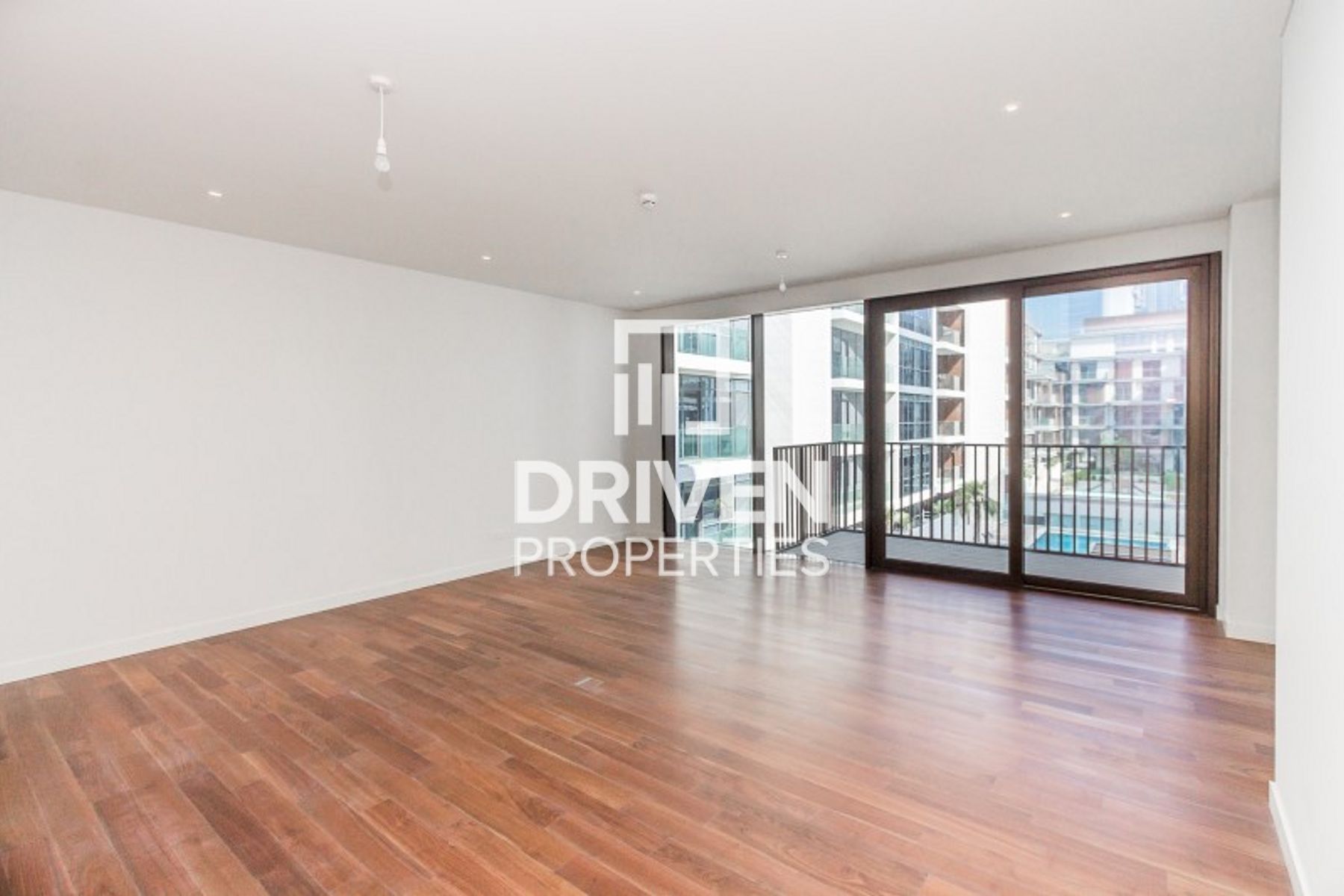 Modern Unit Pool and Burj Khalifa Views Vacant