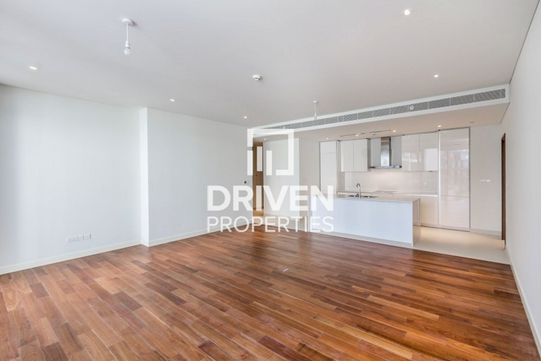 Modern Unit Pool and Burj Khalifa Views Vacant