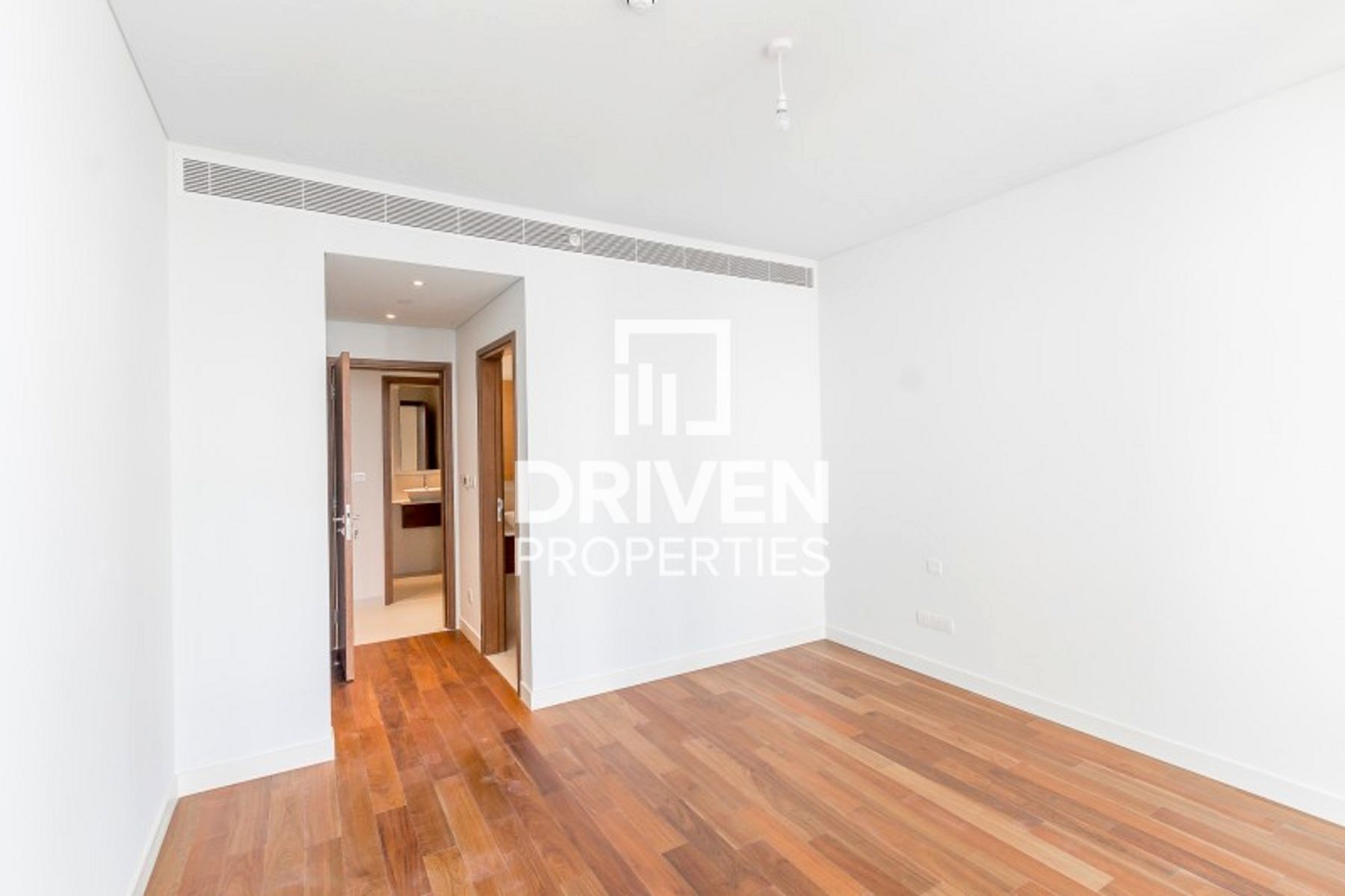 Modern Unit Pool and Burj Khalifa Views Vacant