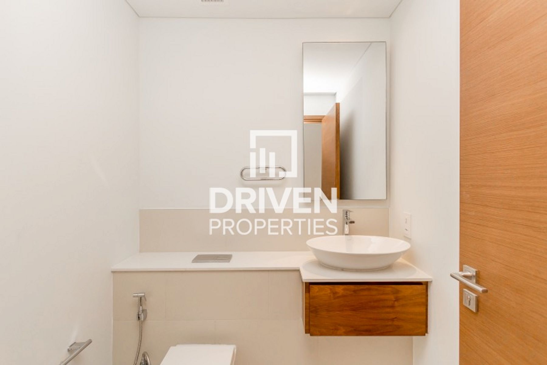 Modern Unit Pool and Burj Khalifa Views Vacant