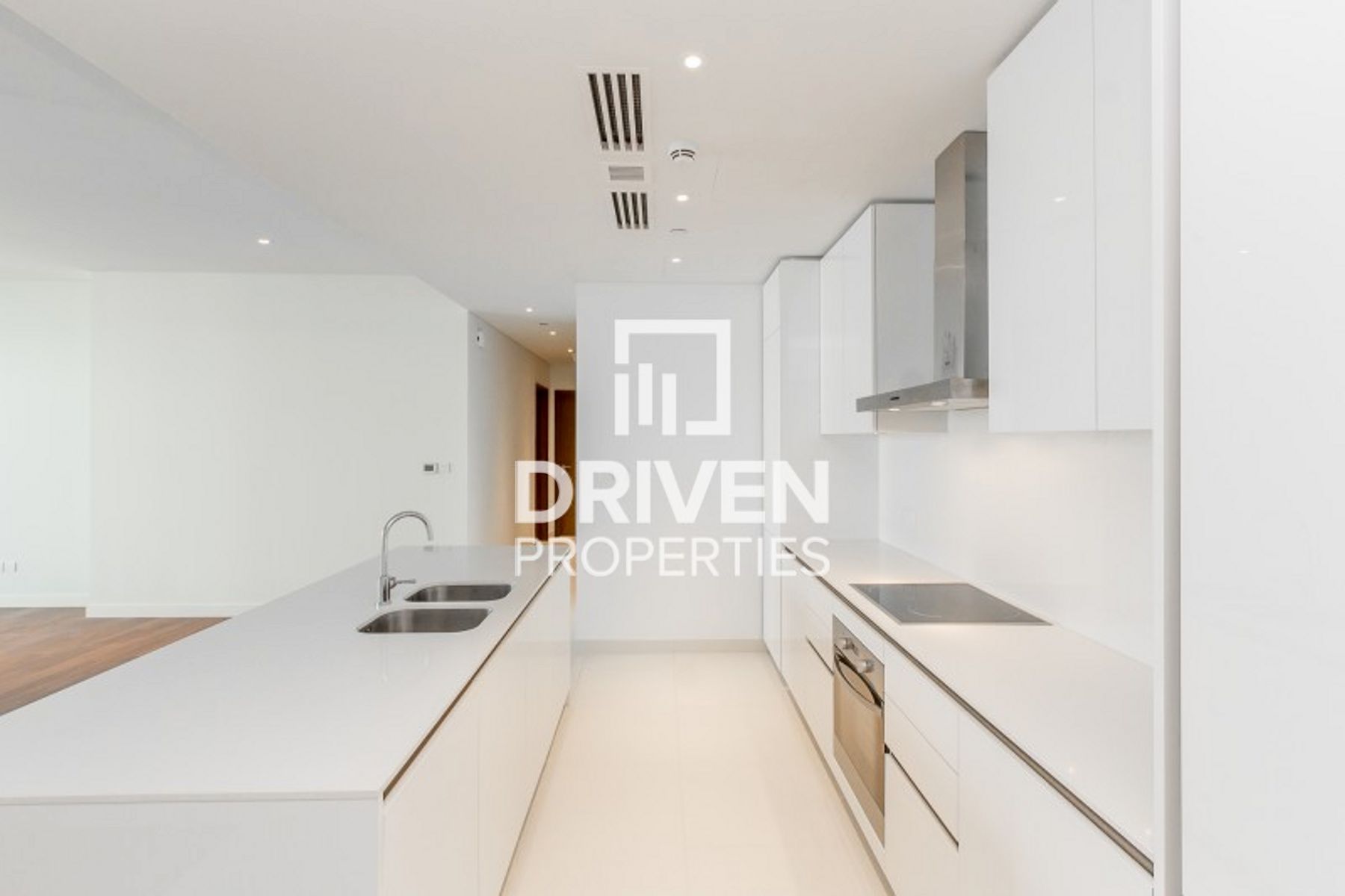 Modern Unit Pool and Burj Khalifa Views Vacant