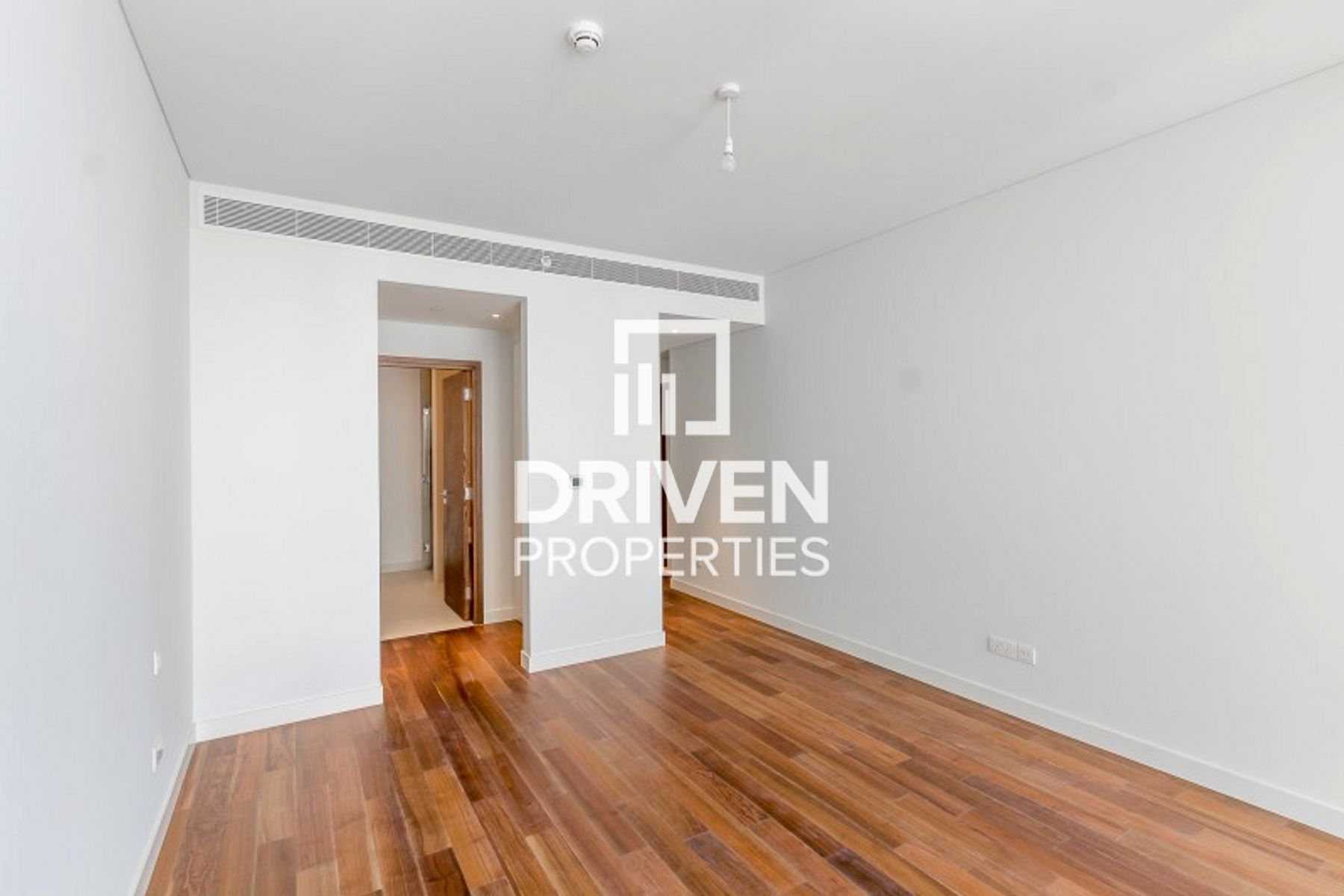 Modern Unit Pool and Burj Khalifa Views Vacant