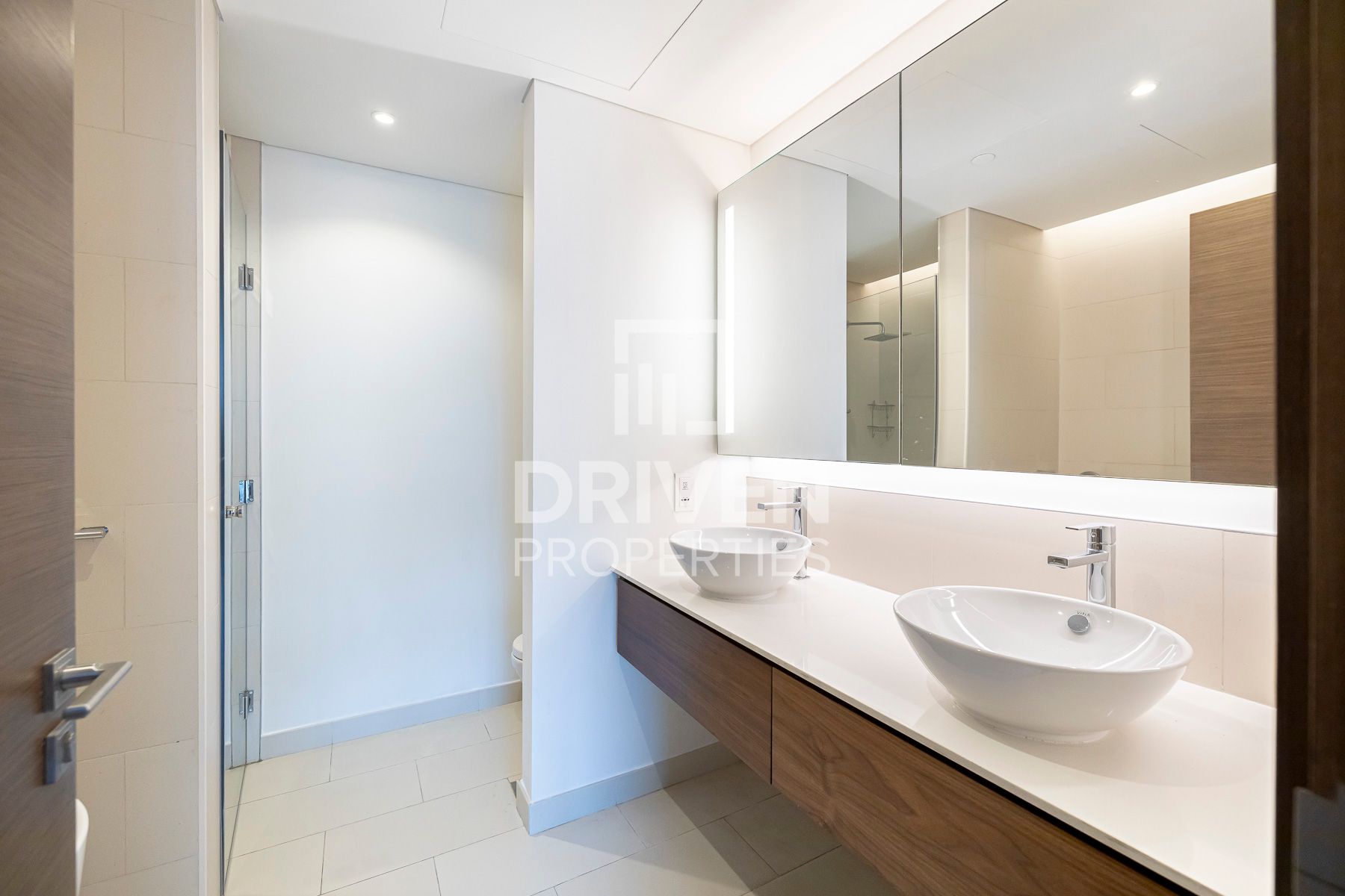 Spacious Unit with Maid’s and Storage Room