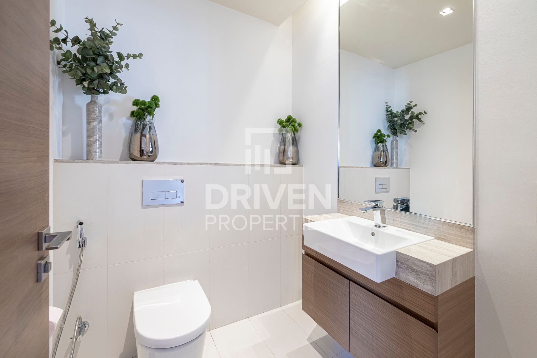 Boulevard View Bright Apartment High Floor