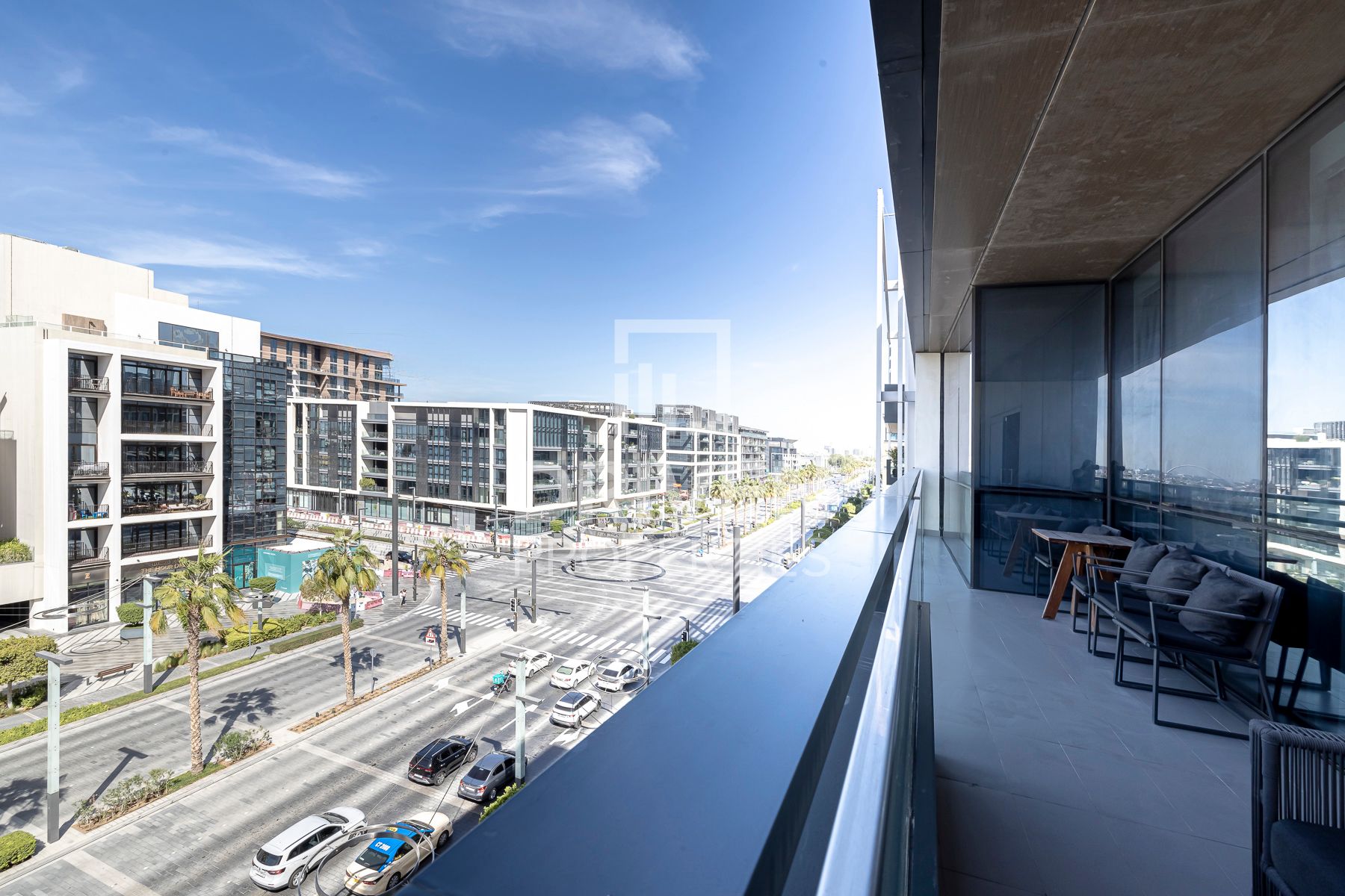 Boulevard View Bright Apartment High Floor