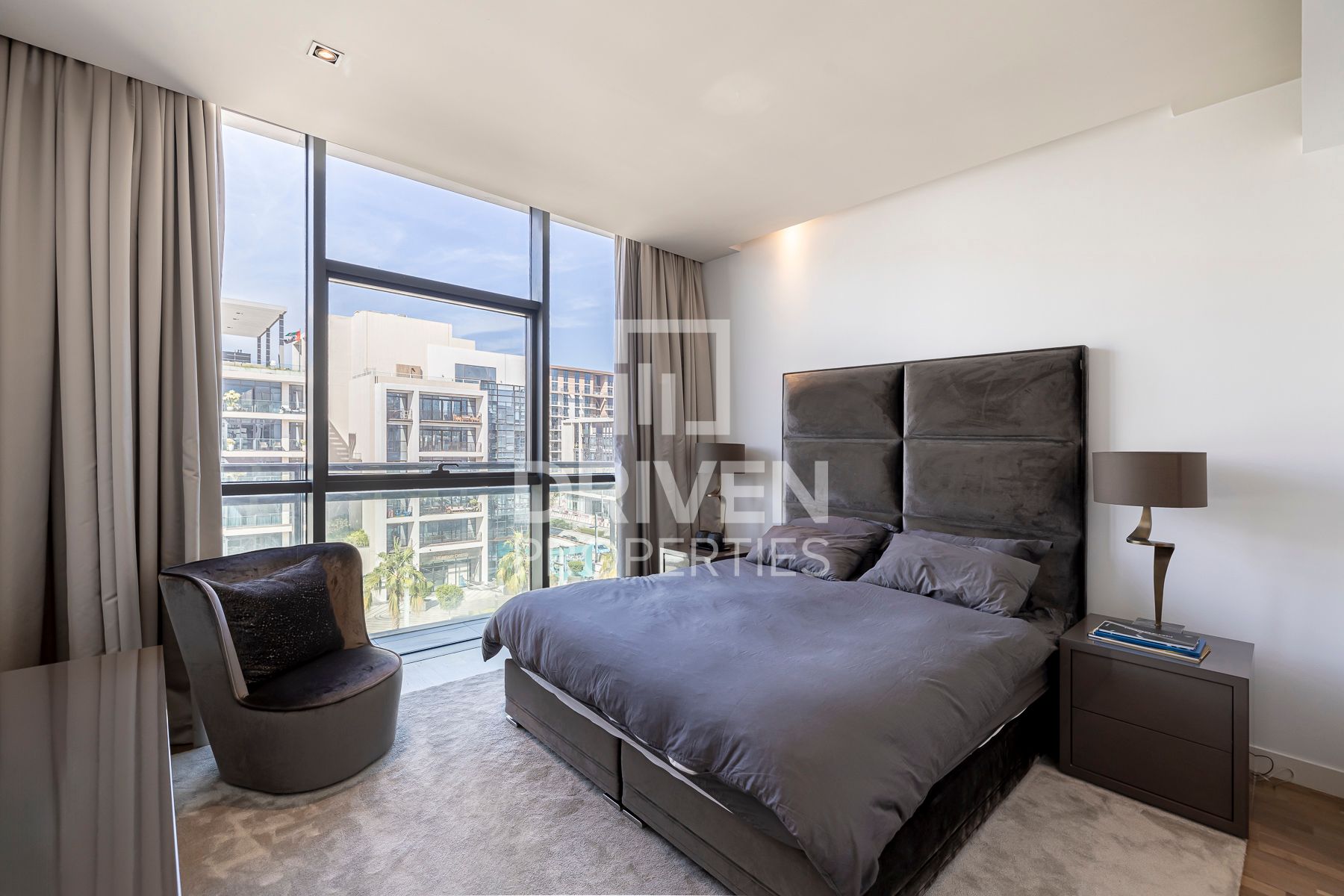 Boulevard View Bright Apartment High Floor