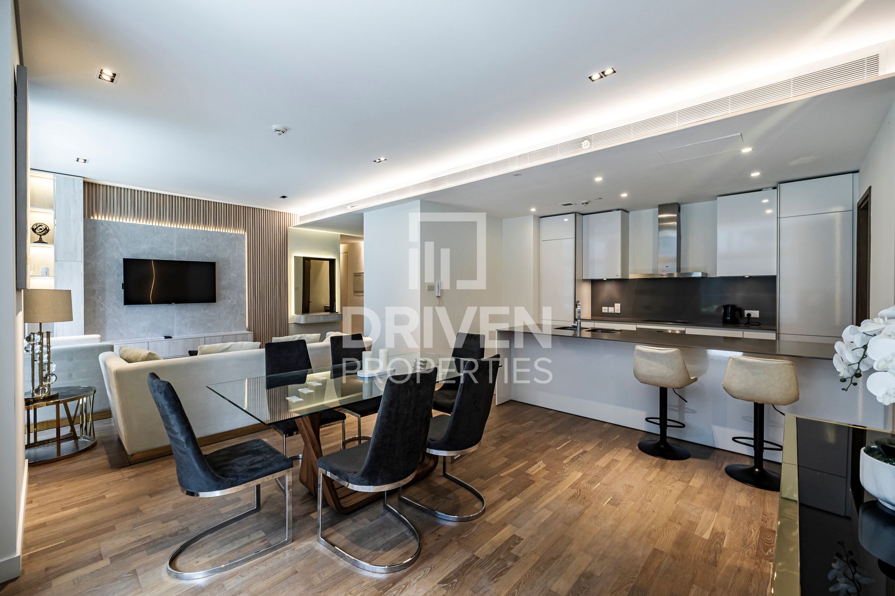 Upgraded and Spacious Unit Ready to move in