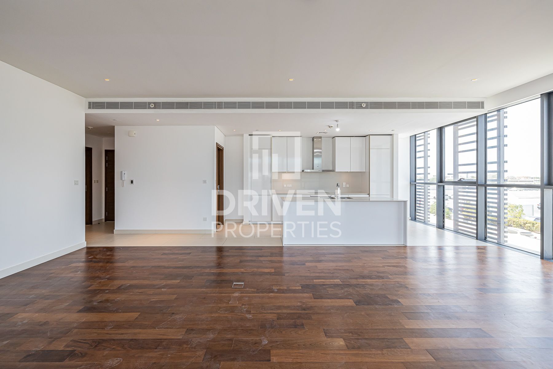 Spacious and Modern Layout Prime Area