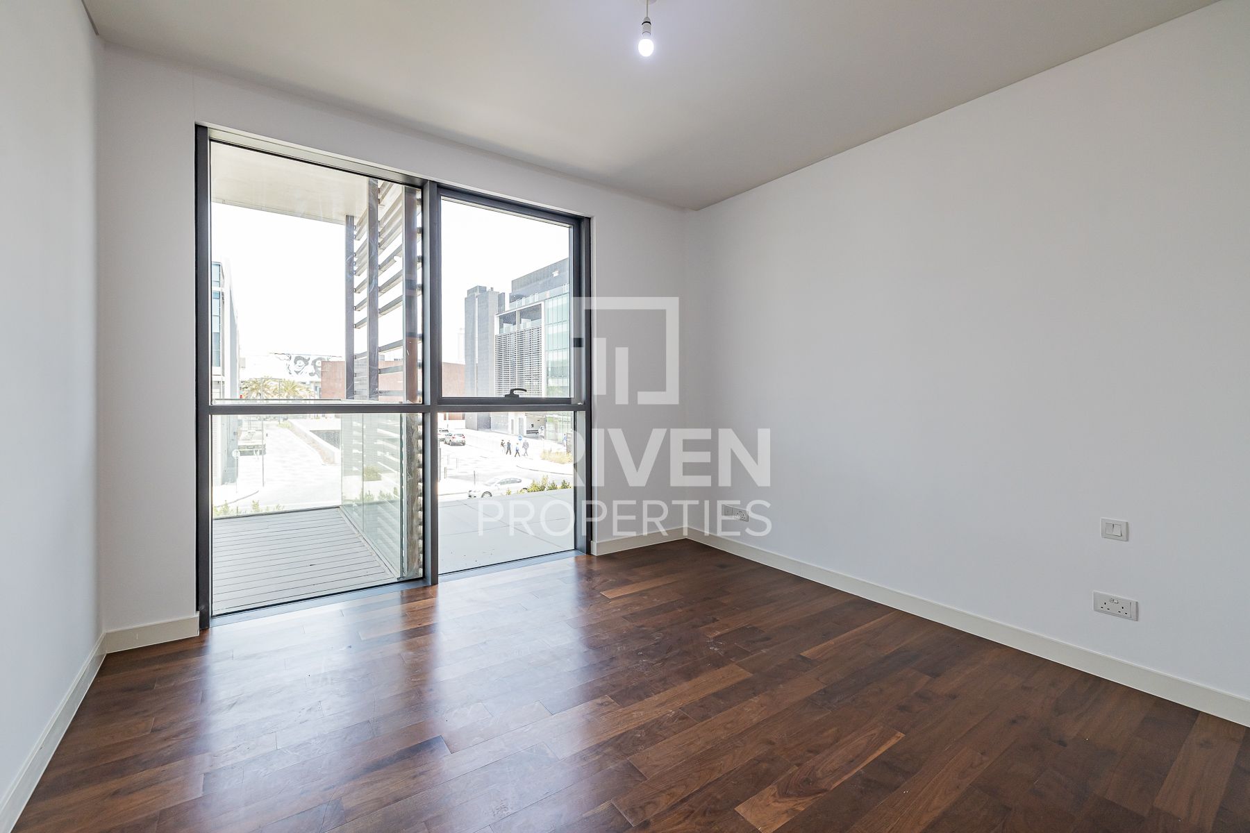 Spacious and Modern Layout Prime Area