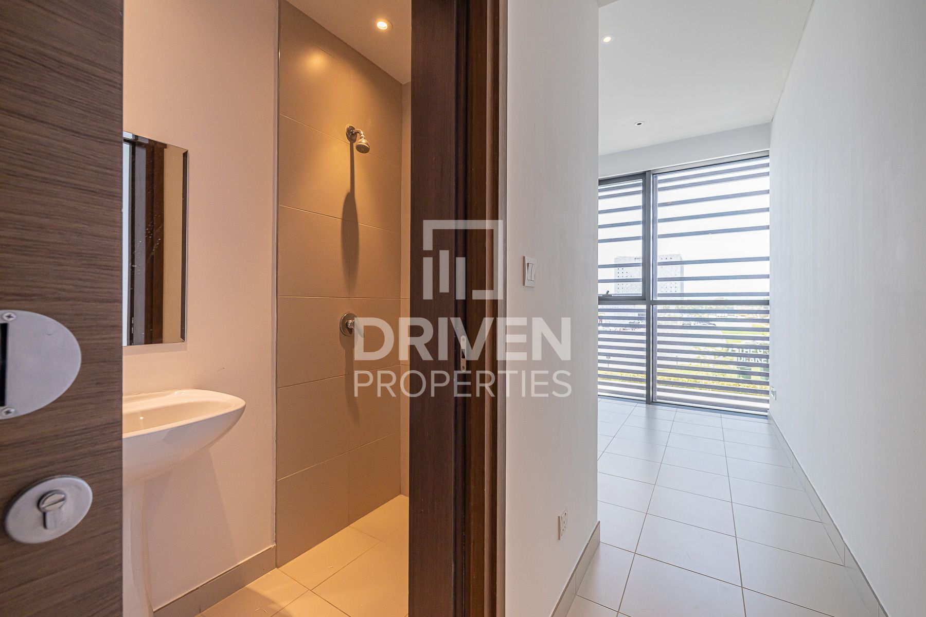 Spacious and Modern Layout Prime Area