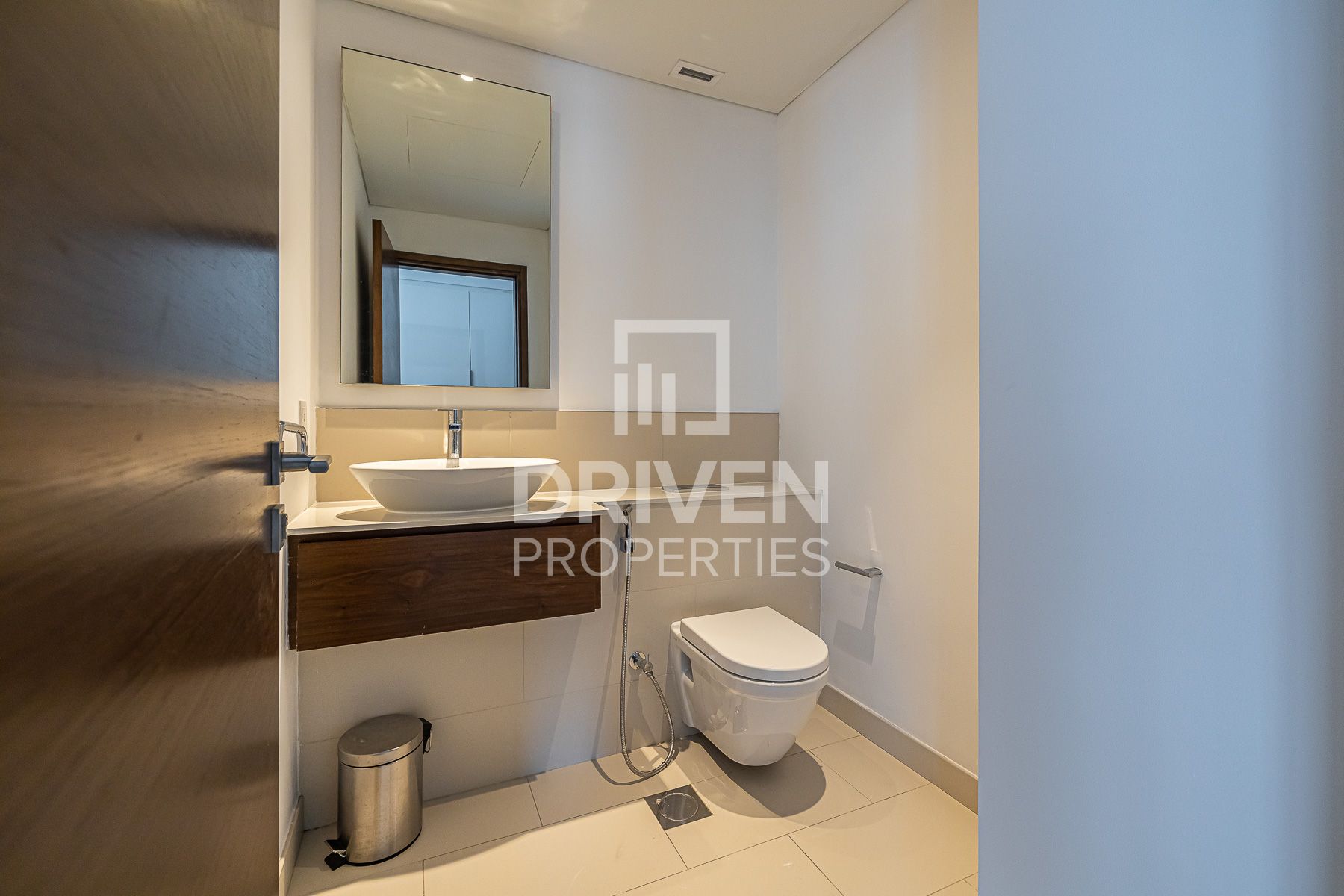 Spacious and Modern Layout Prime Area