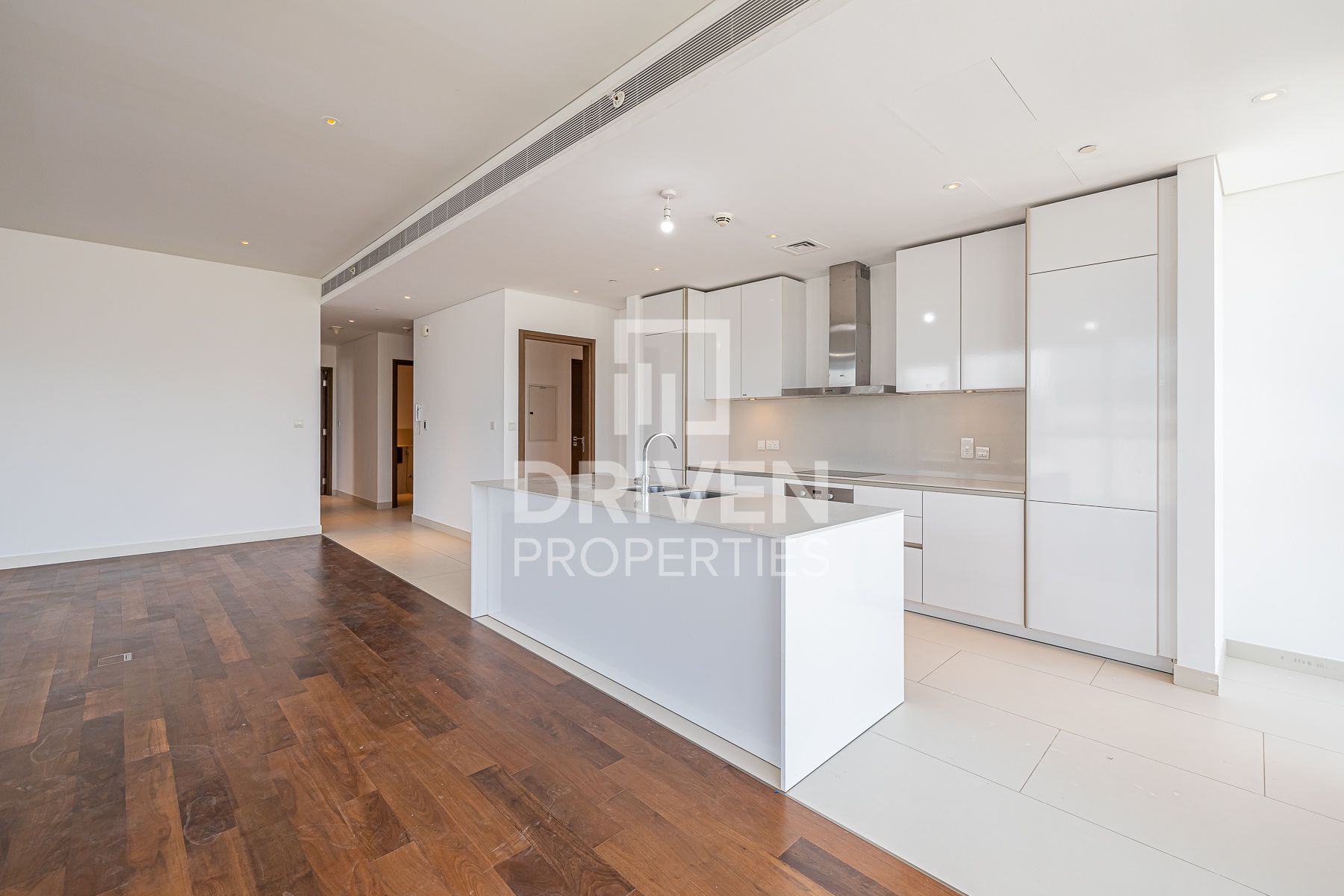 Spacious and Modern Layout Prime Area