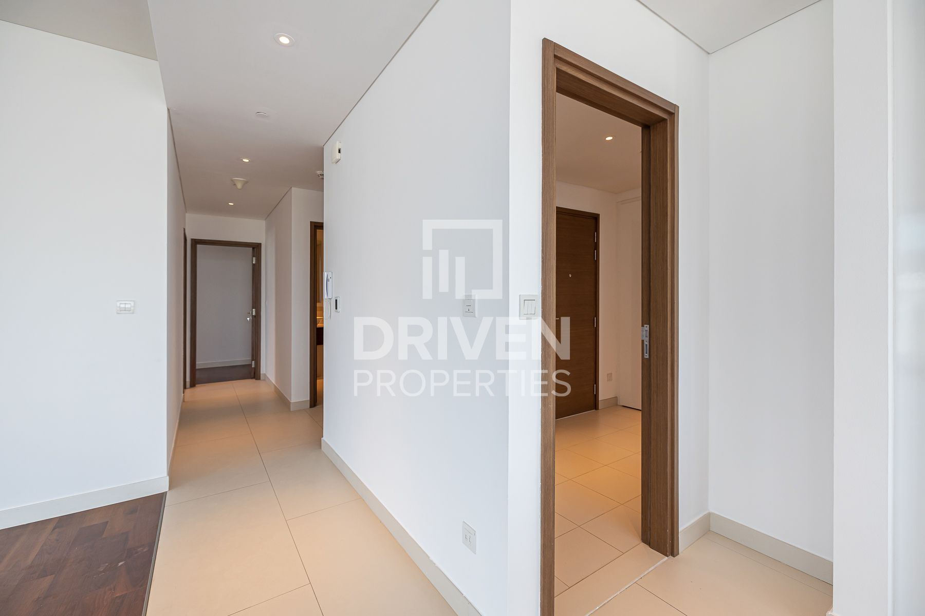 Spacious and Modern Layout Prime Area