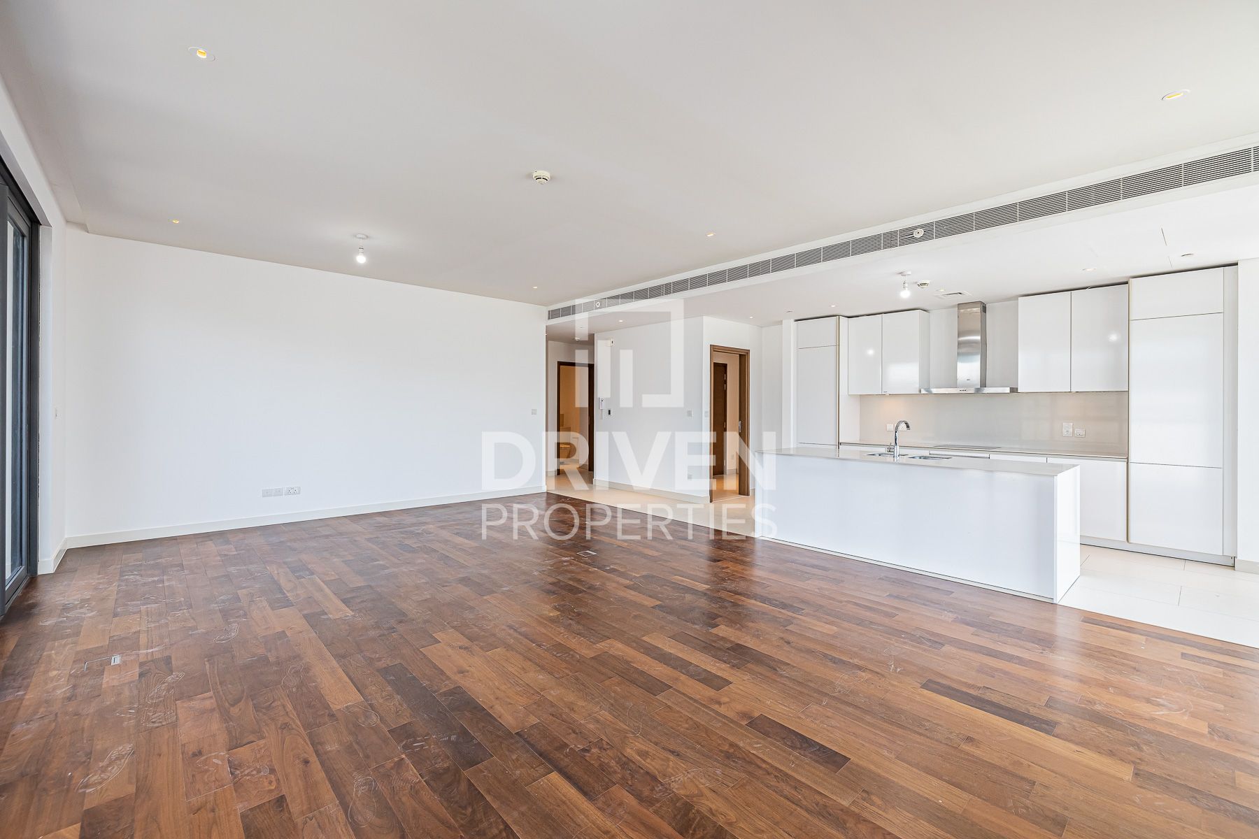 Spacious and Modern Layout Prime Area