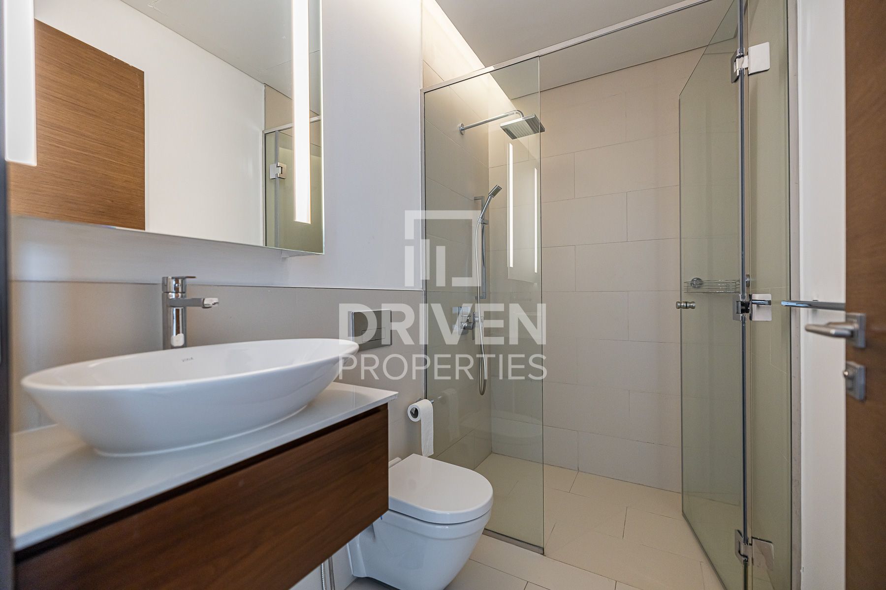 Spacious and Modern Layout Prime Area