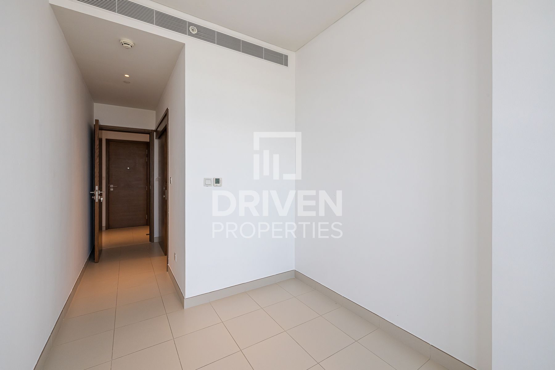 Spacious and Modern Layout Prime Area