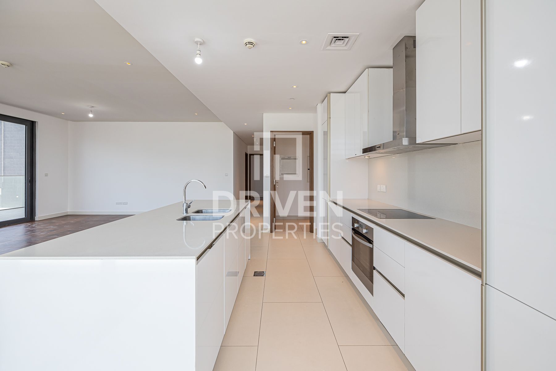 Spacious and Modern Layout Prime Area