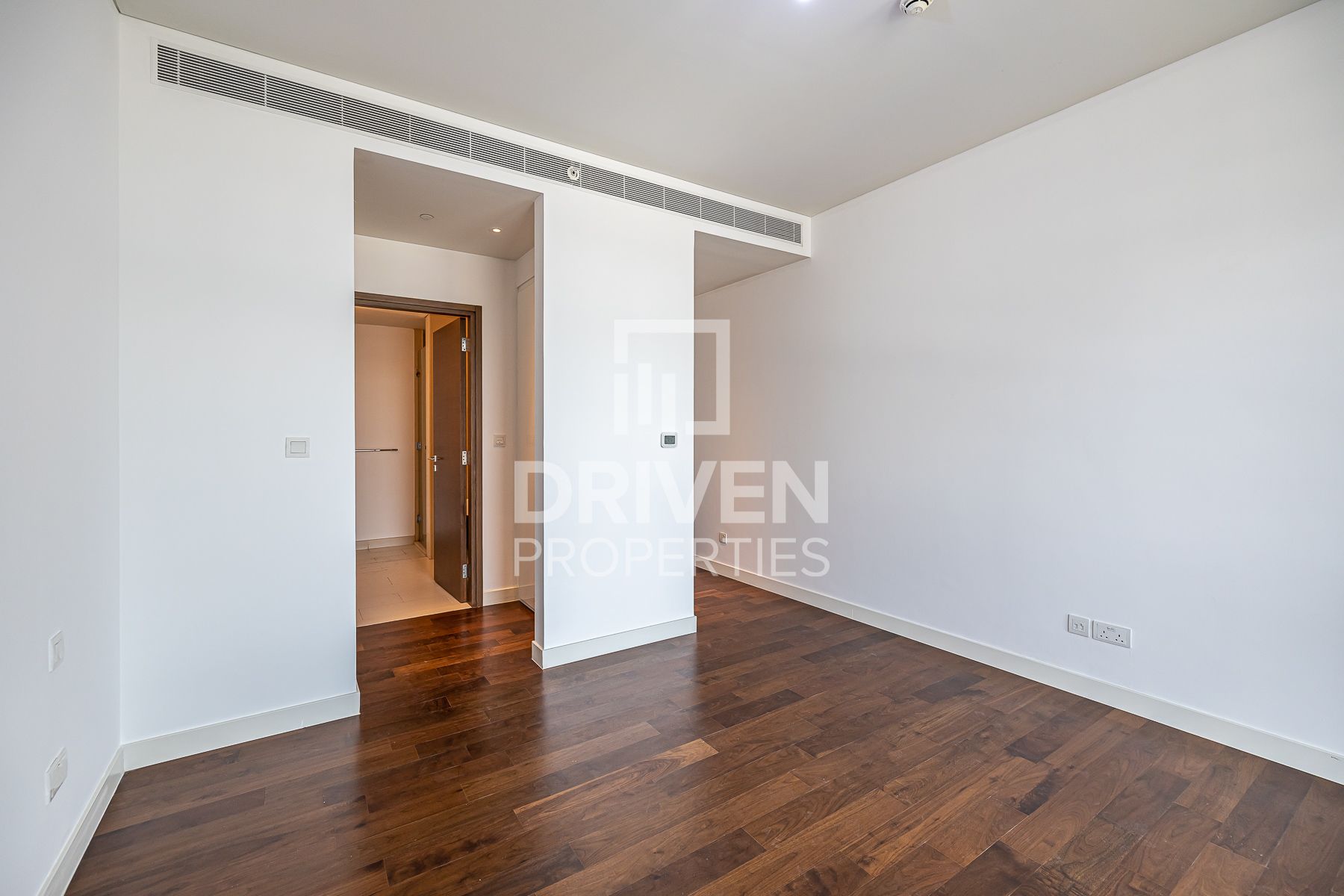 Spacious and Modern Layout Prime Area