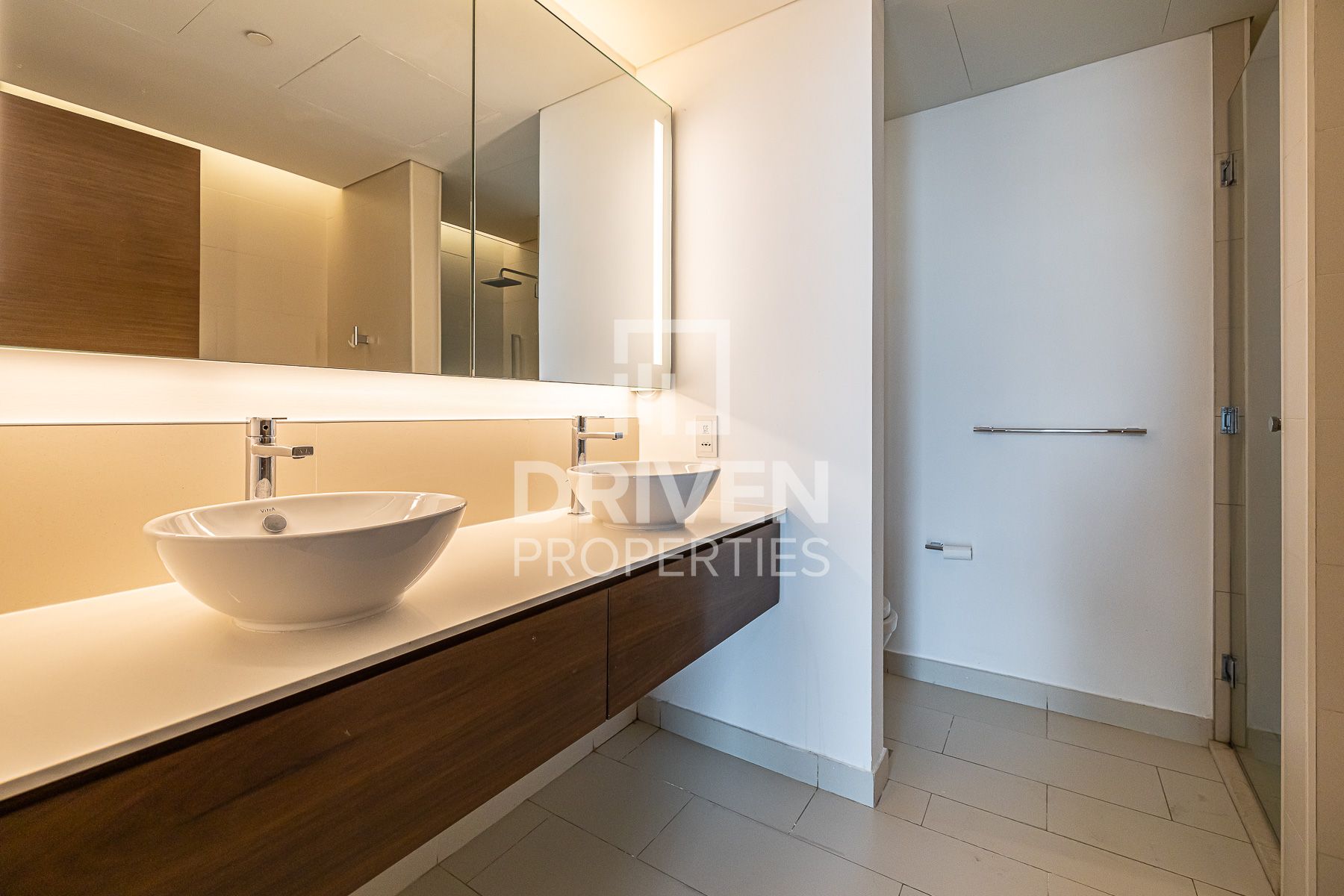 Spacious and Modern Layout Prime Area