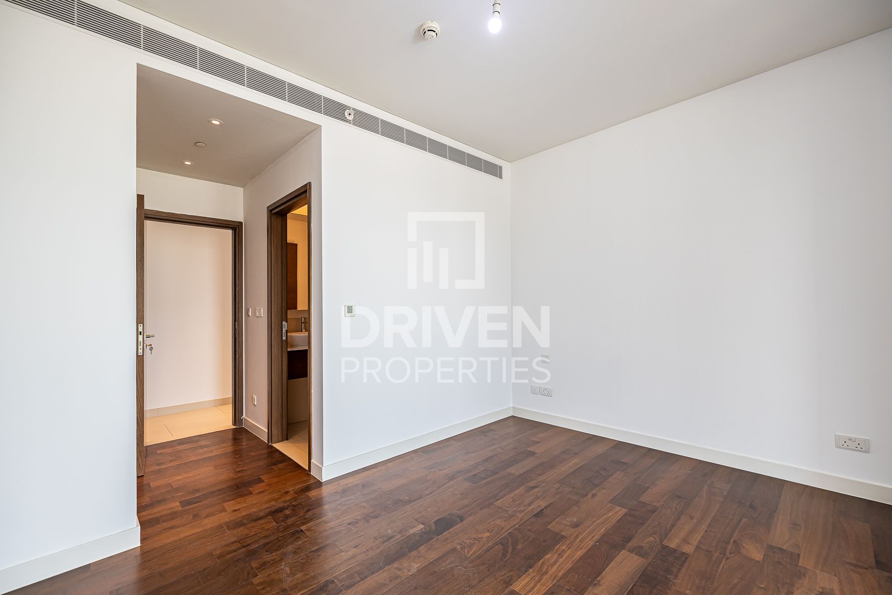 Spacious and Modern Layout Prime Area