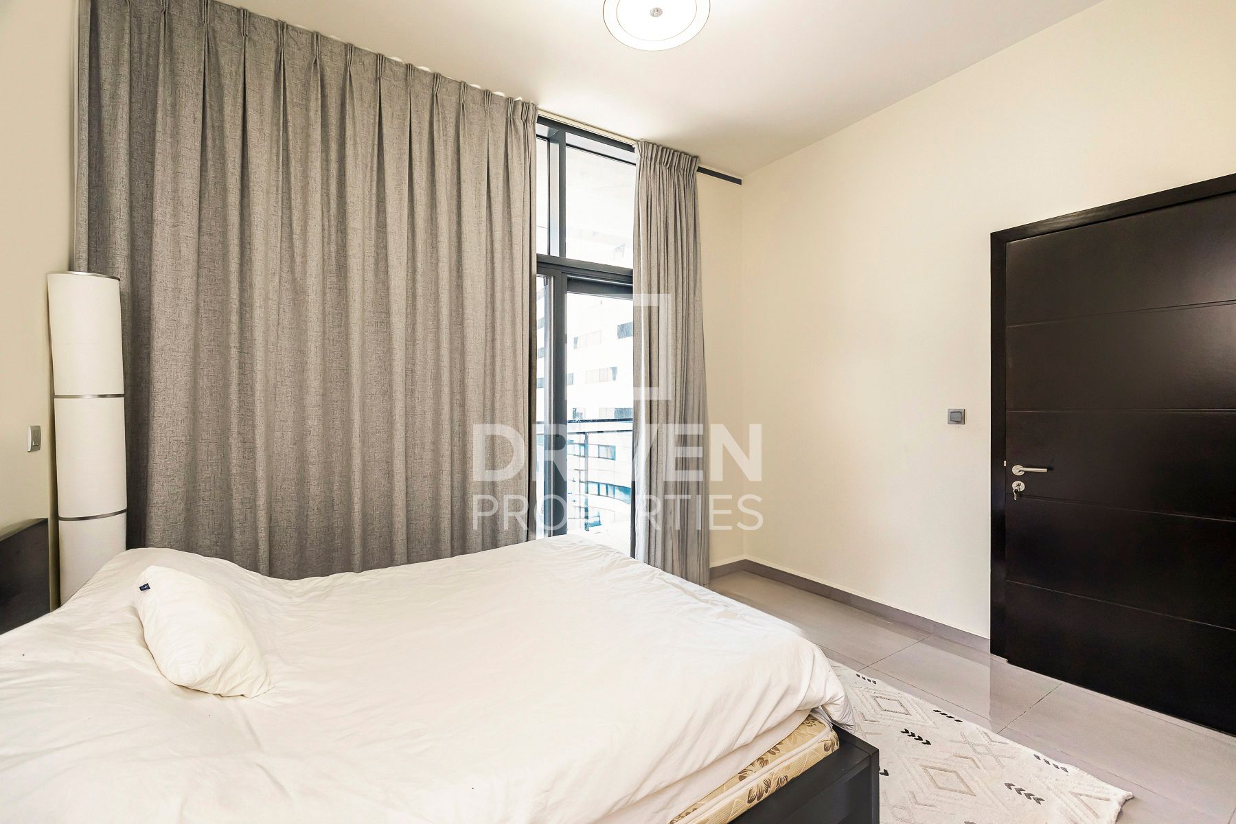 Fully Furnished 12 Cheques Prime Location