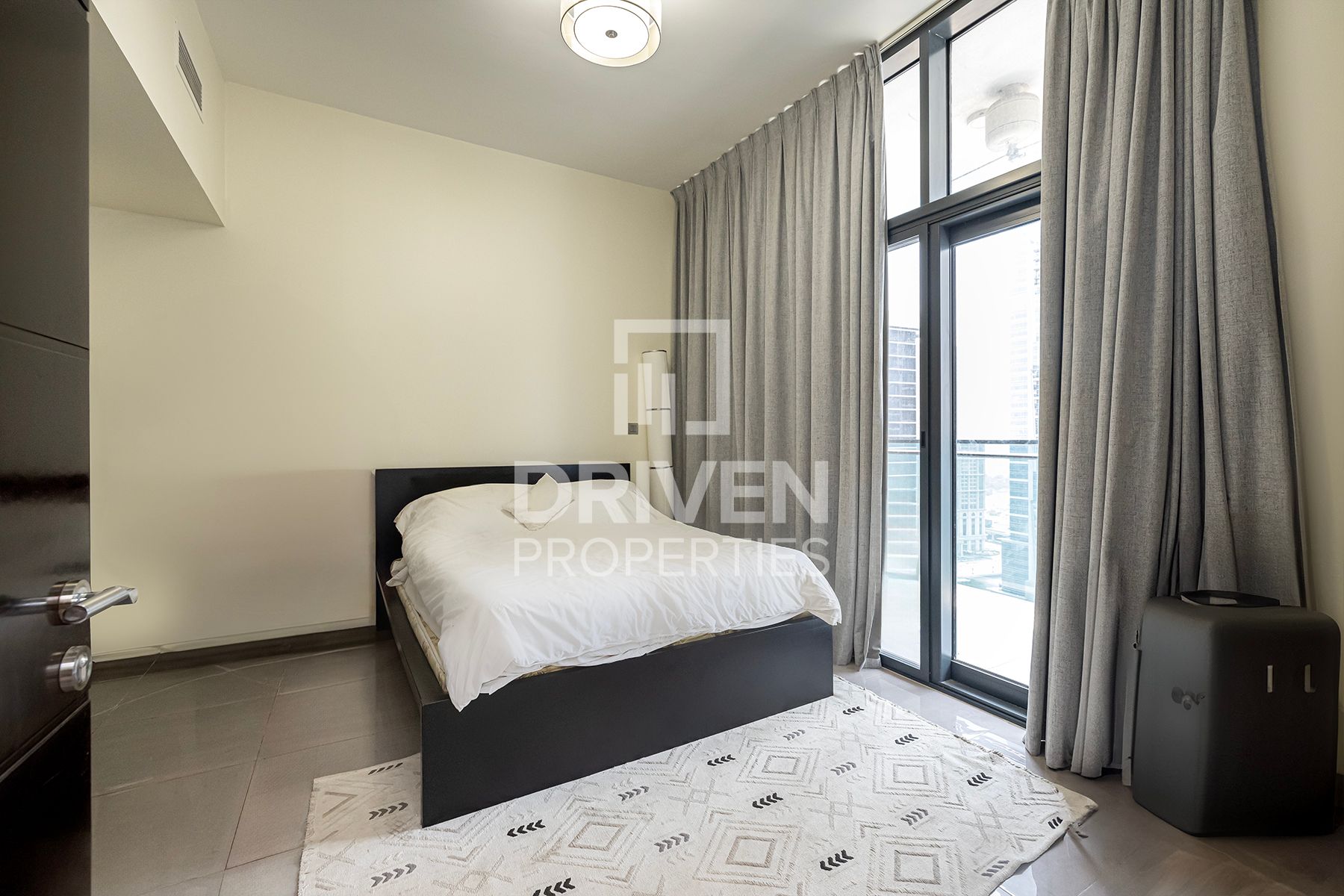 Fully Furnished 12 Cheques Prime Location