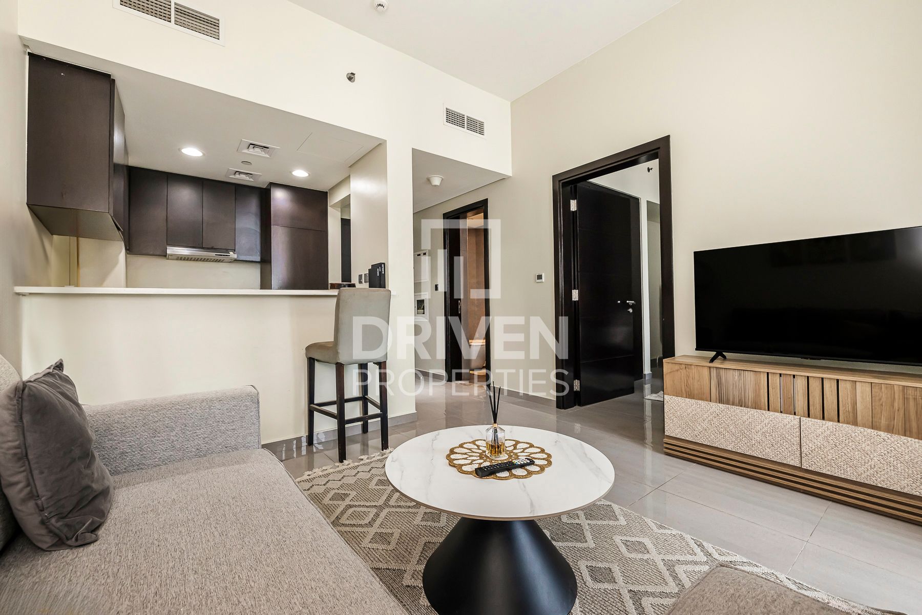 Fully Furnished 12 Cheques Prime Location