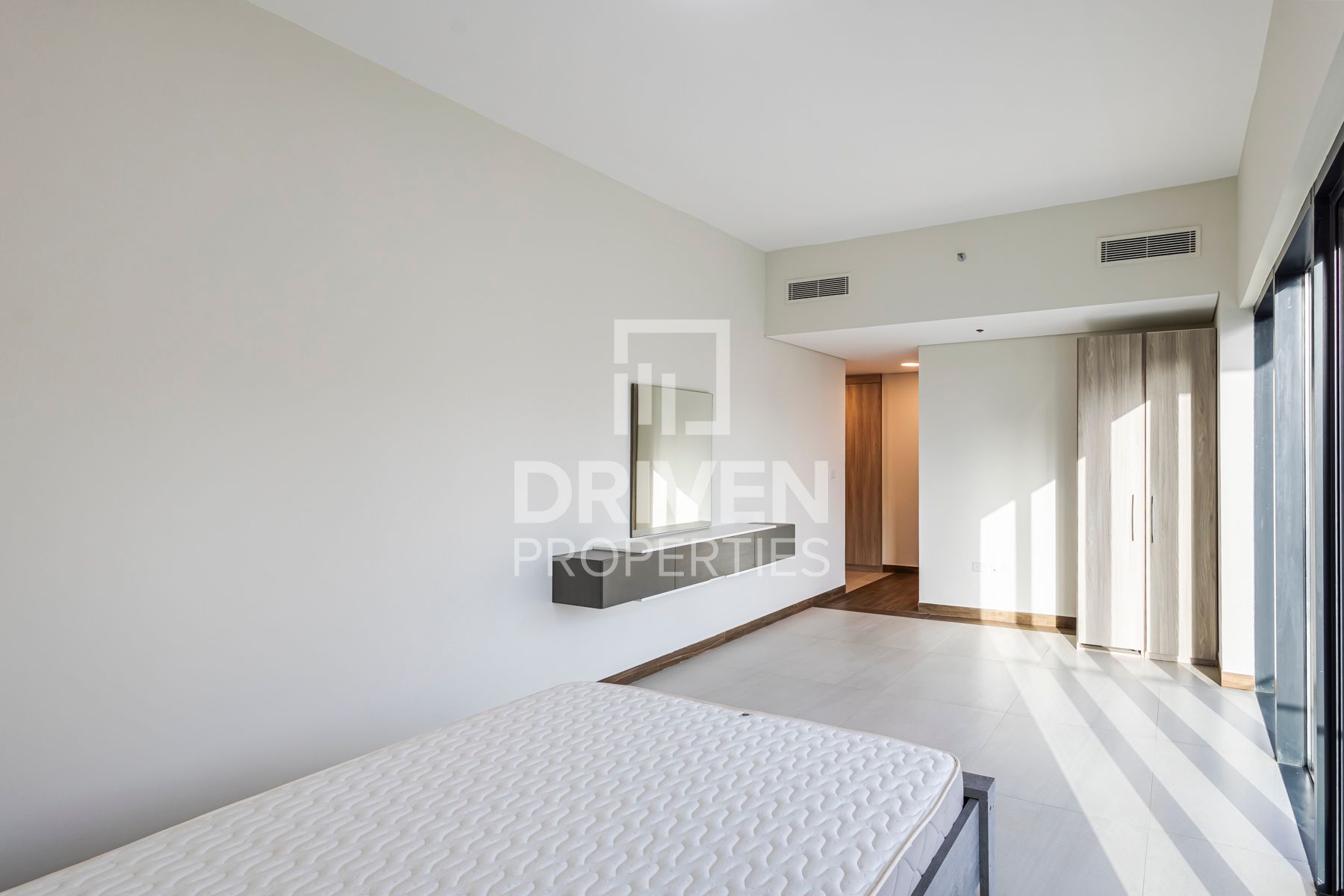 Spacious Layout Modern Furnished Available