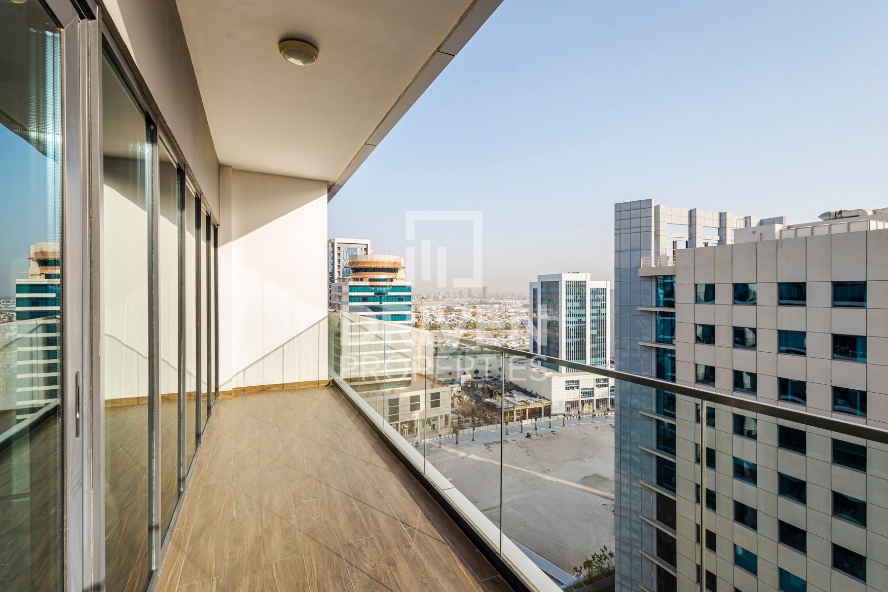 Spacious Layout Modern Furnished Available