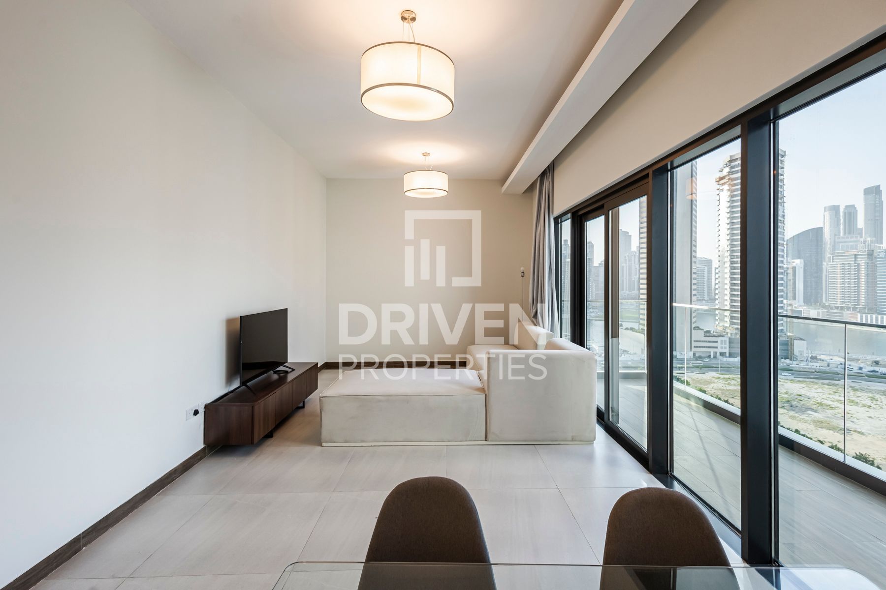 Spacious Layout Modern Furnished Available