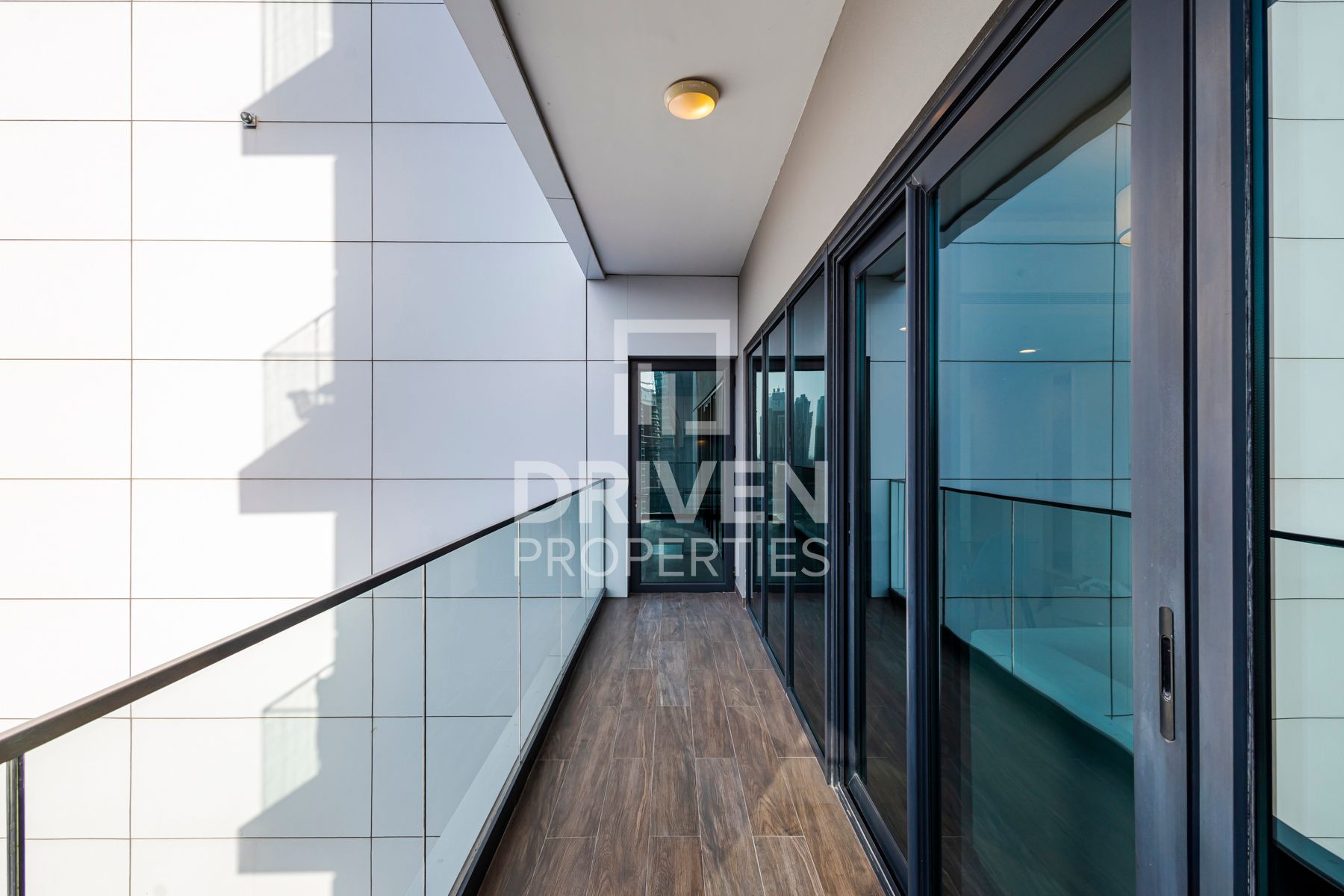 Spacious Layout Modern Furnished Available