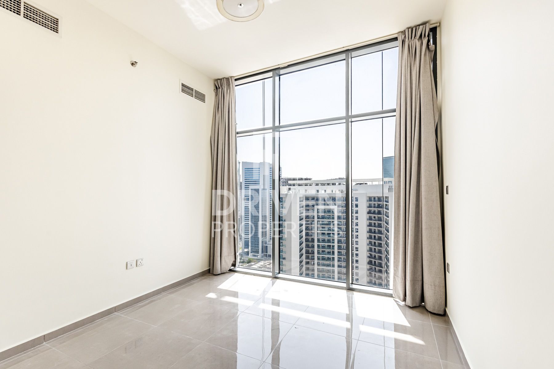 Spacious Layout High Floor Small Balcony