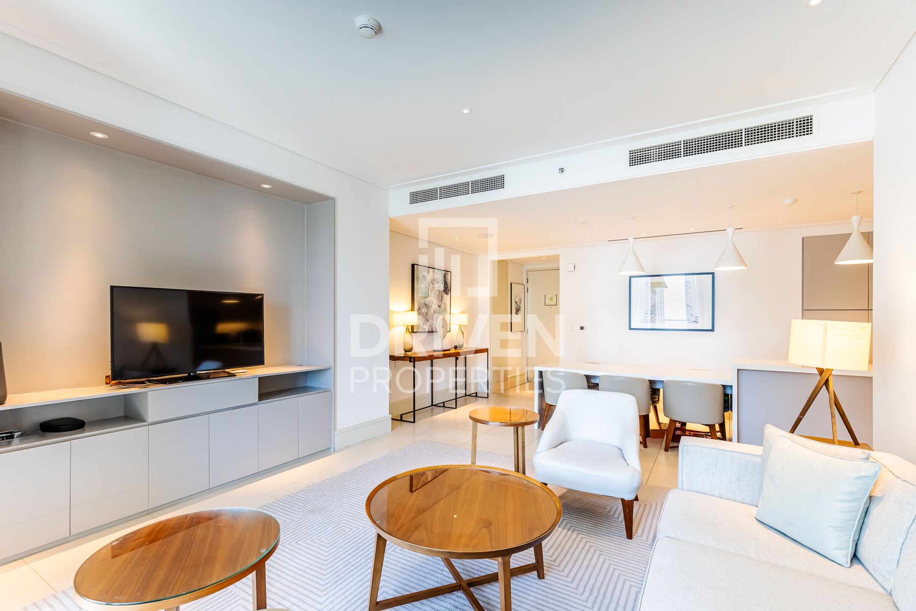 Spacious Apartment Luxurious Facing Burj Khalifa