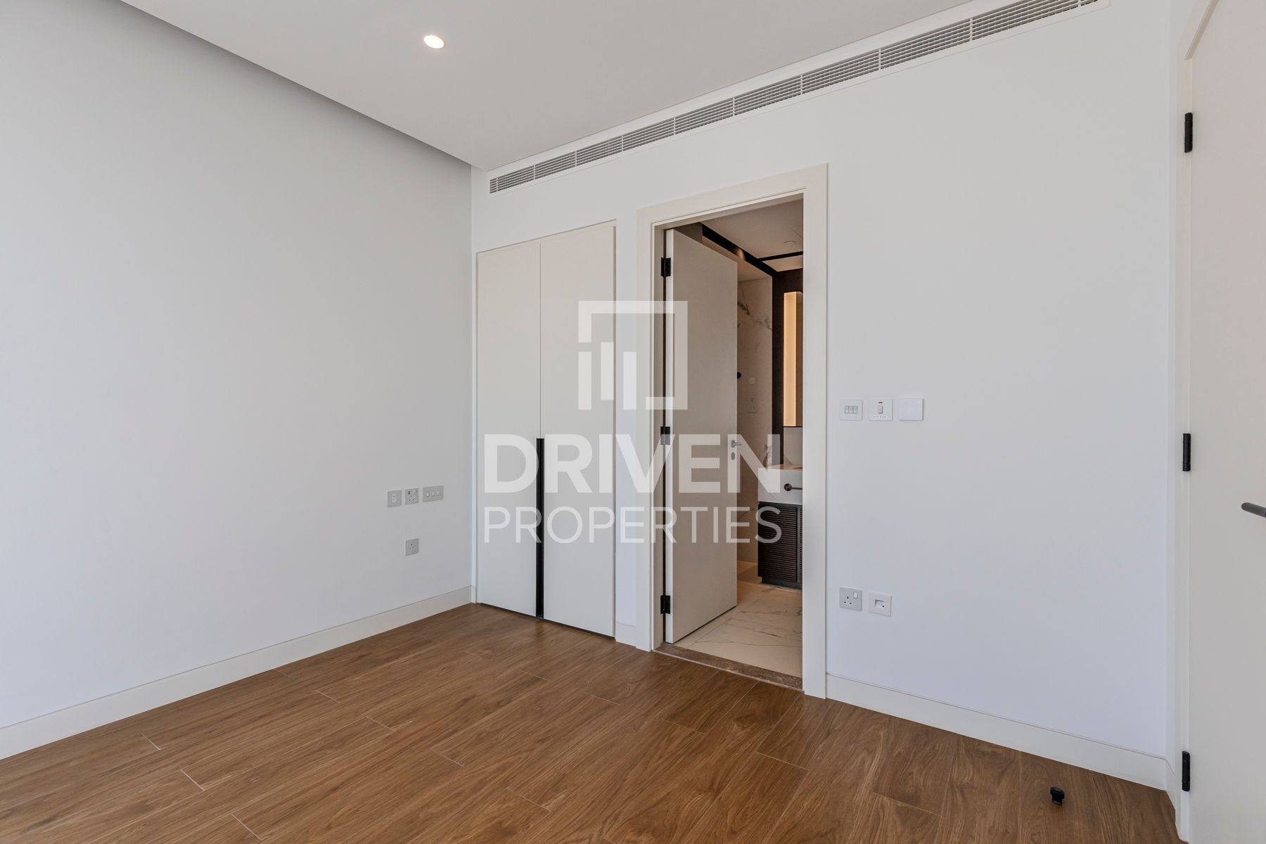 Modern Layout Ready to move-in Sea View