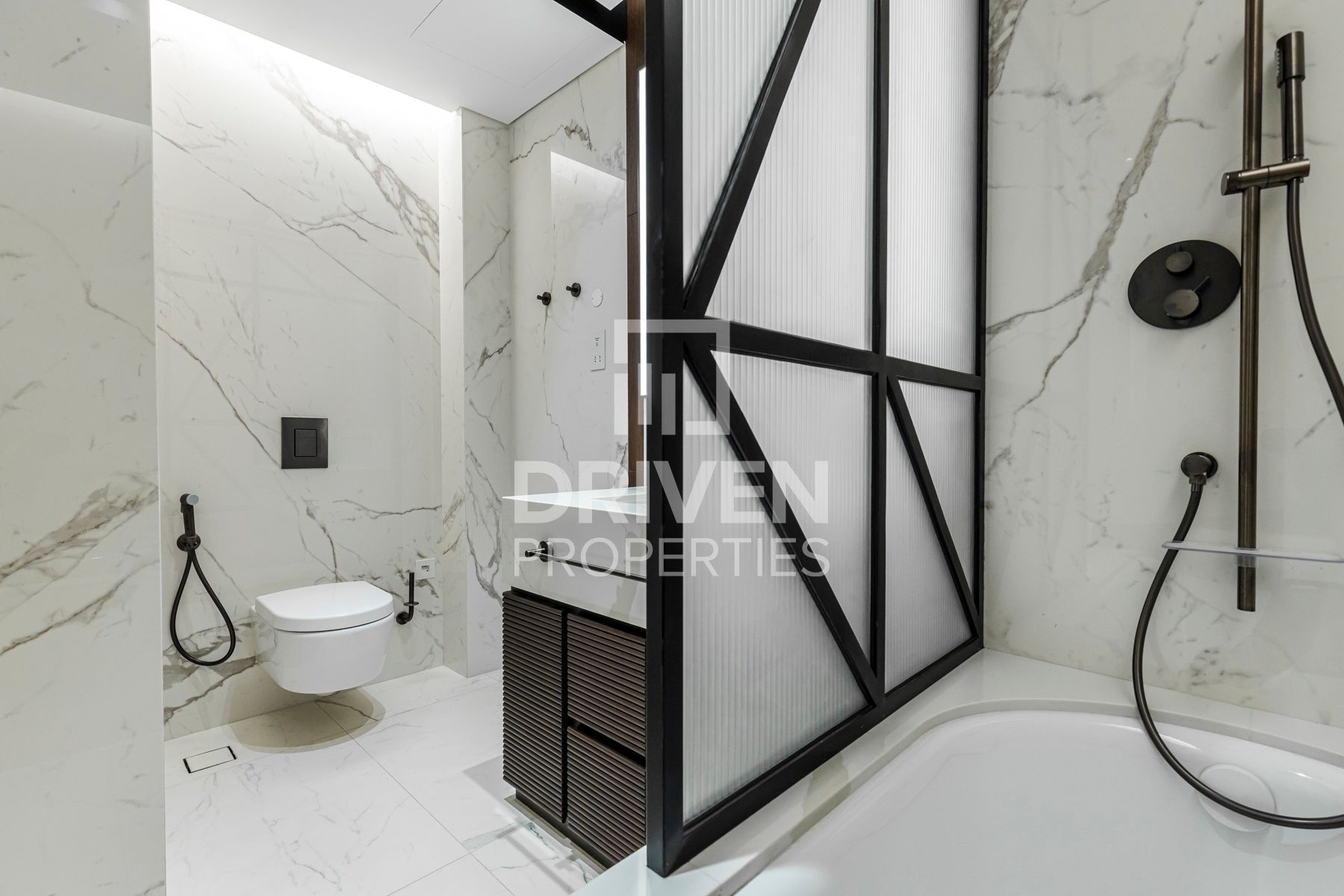 Modern Layout Ready to move-in Sea View