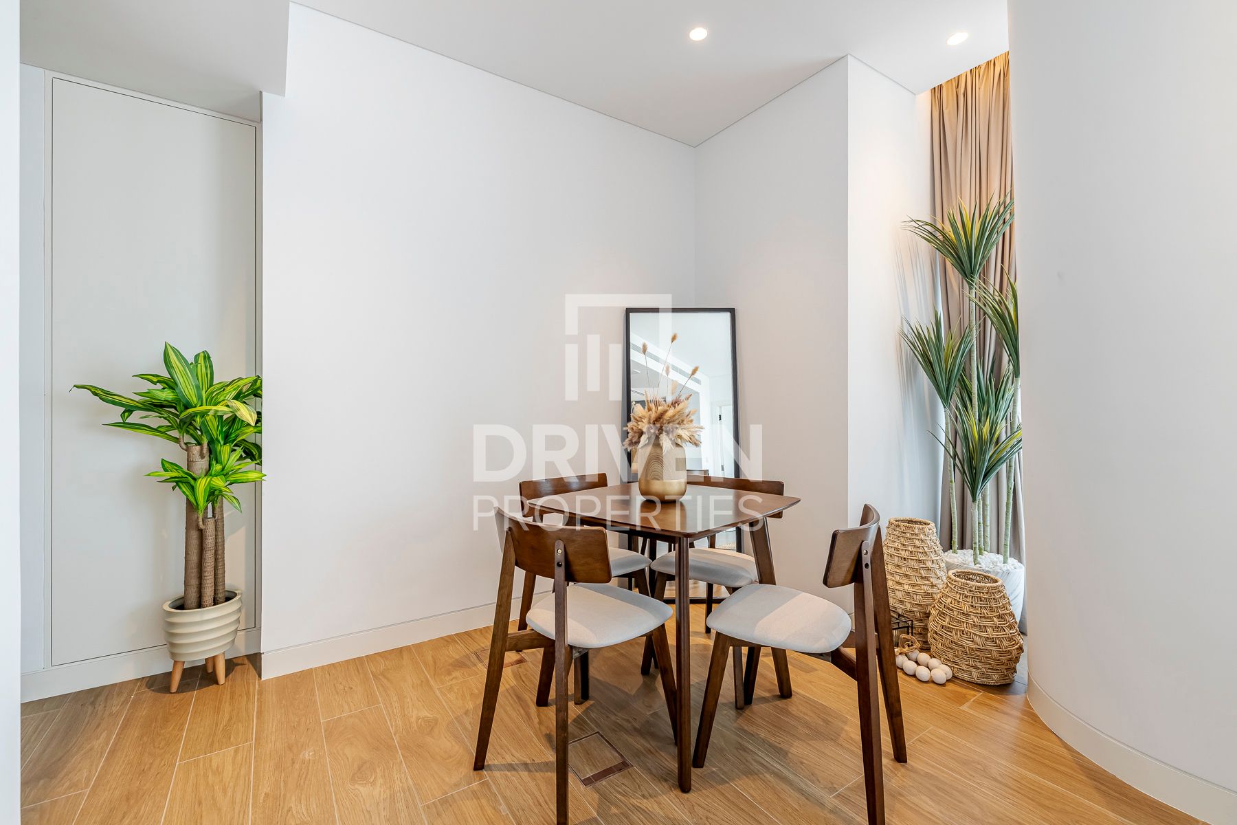 Spacious Unit Luxury layout Investors Deal