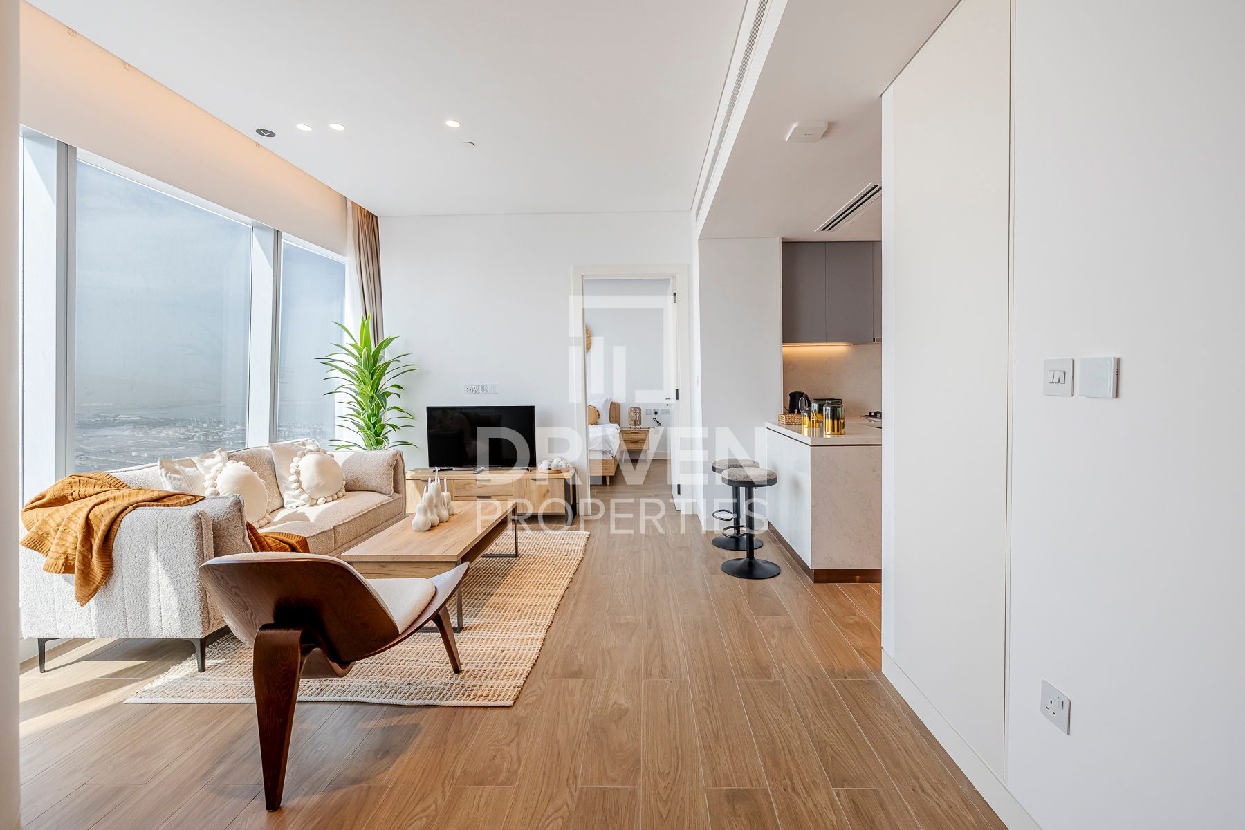 Spacious Unit Luxury layout Investors Deal