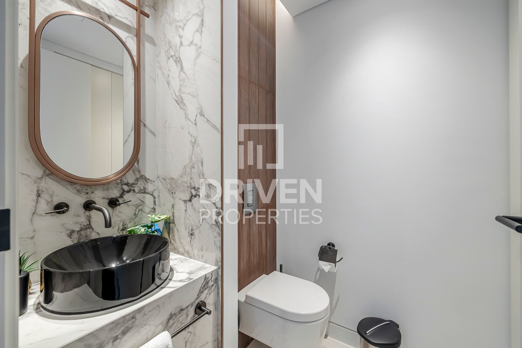 Spacious Unit Luxury layout Investors Deal