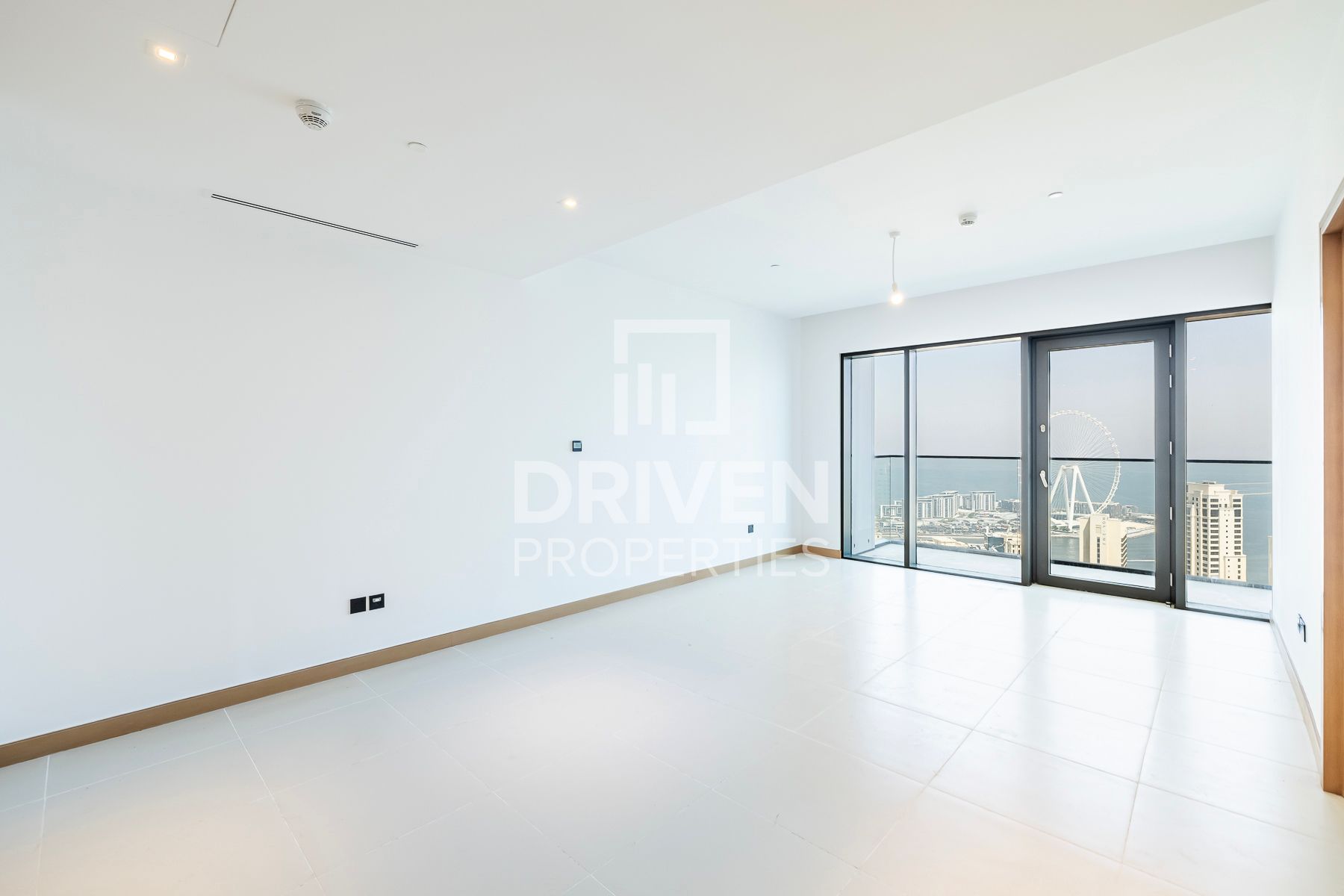 Modern Unit Sea Vew High Floor Vacant