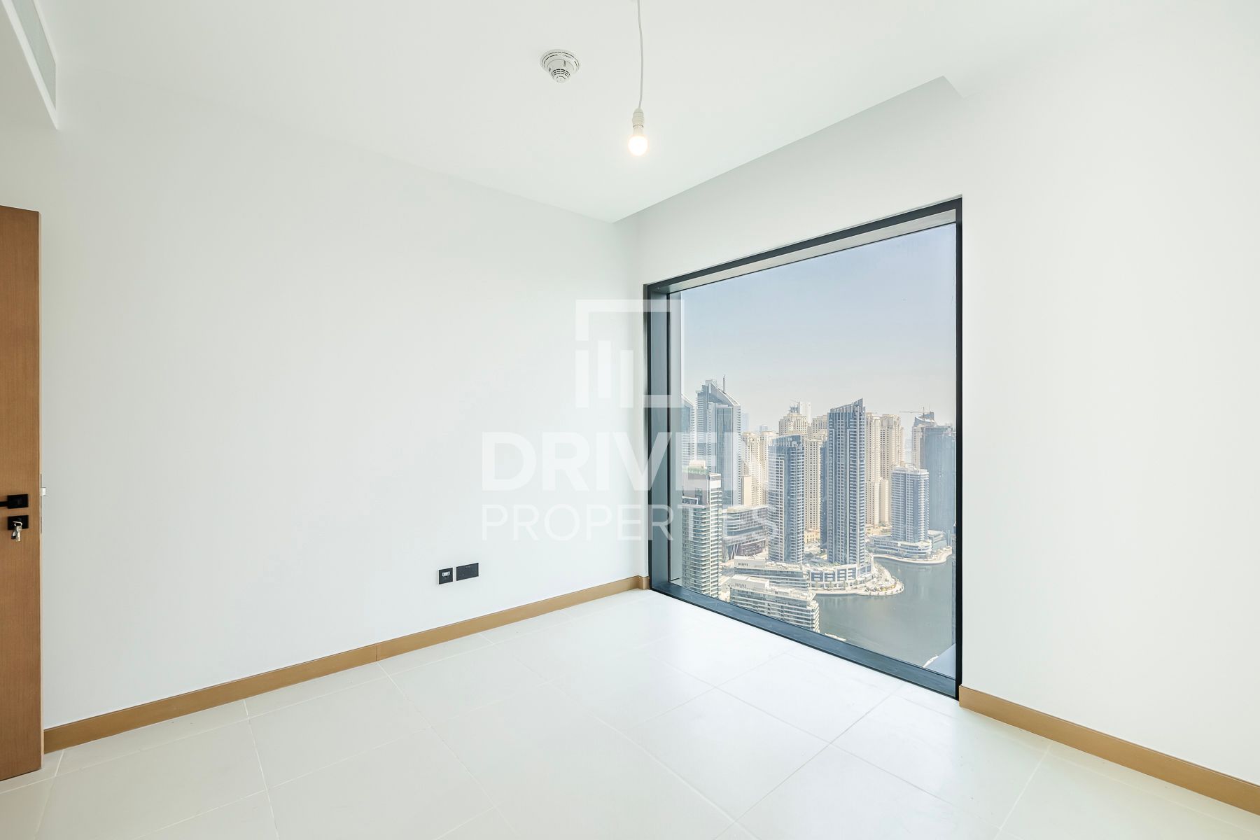 Modern Unit Sea Vew High Floor Vacant