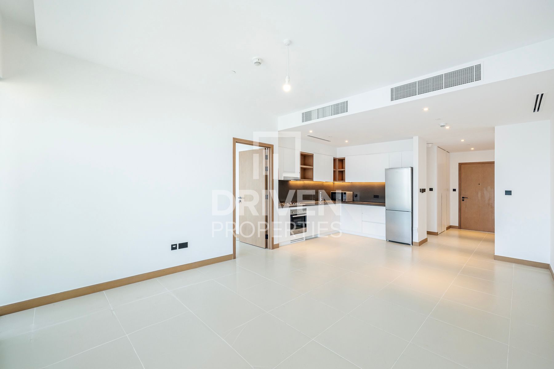 Modern Unit Sea Vew High Floor Vacant