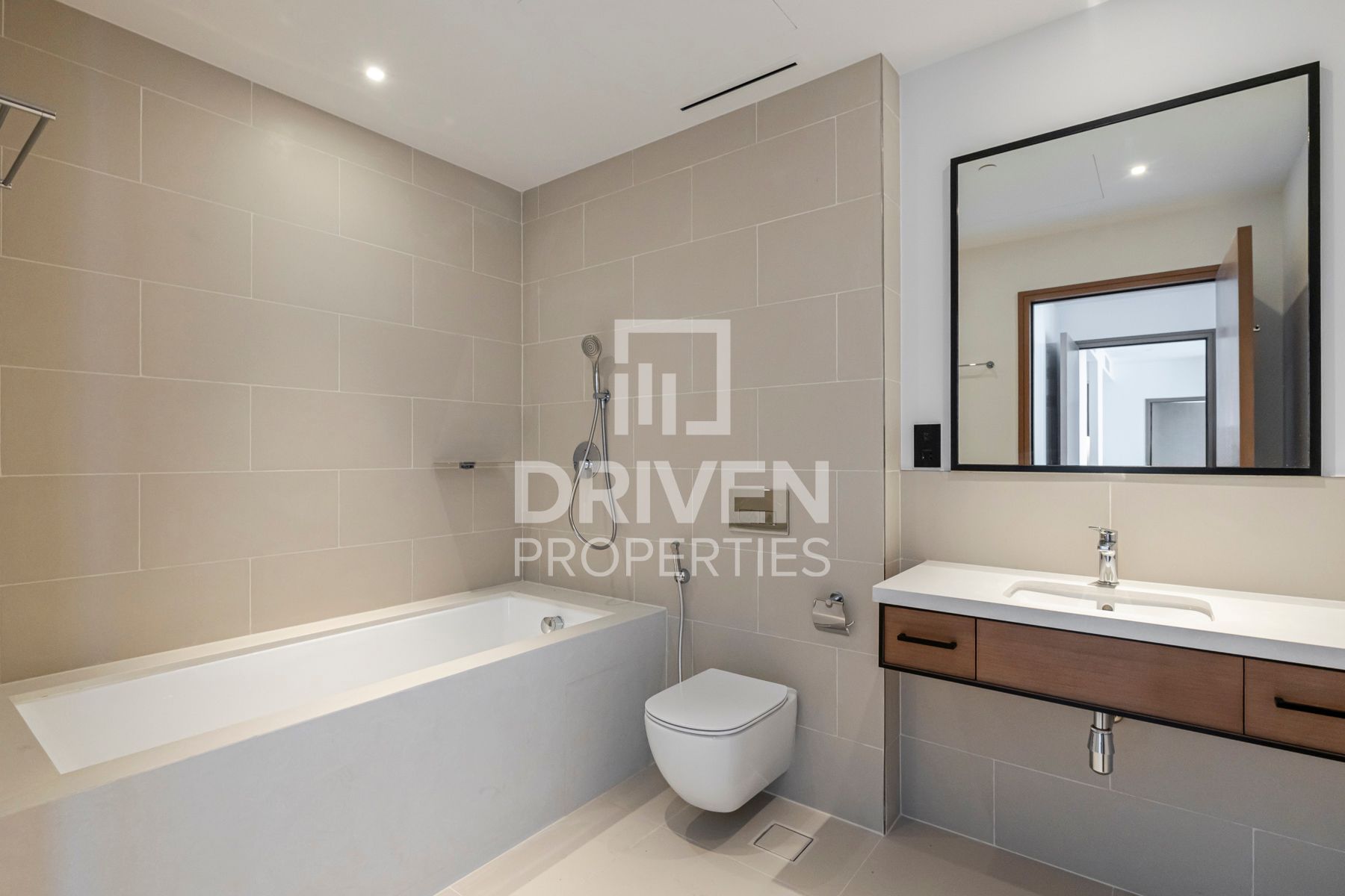 Modern and Well Maintained Ready to Move In