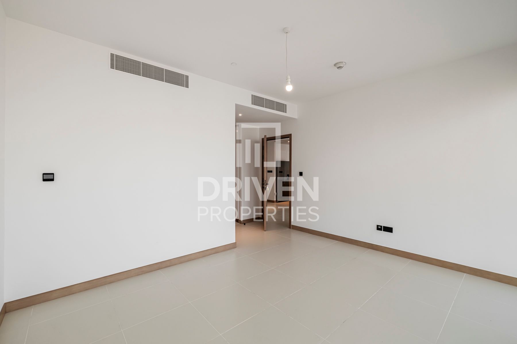 Modern and Well Maintained Ready to Move In