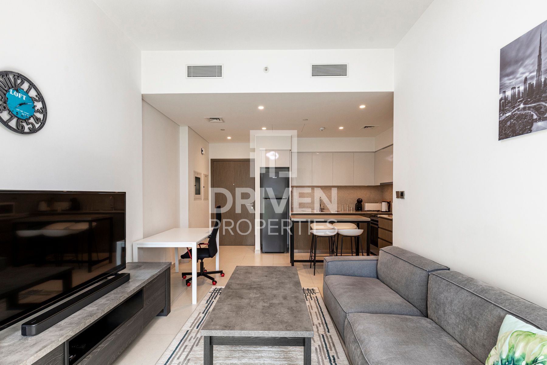 Fully Furnished with Amazing View Bright Apartment