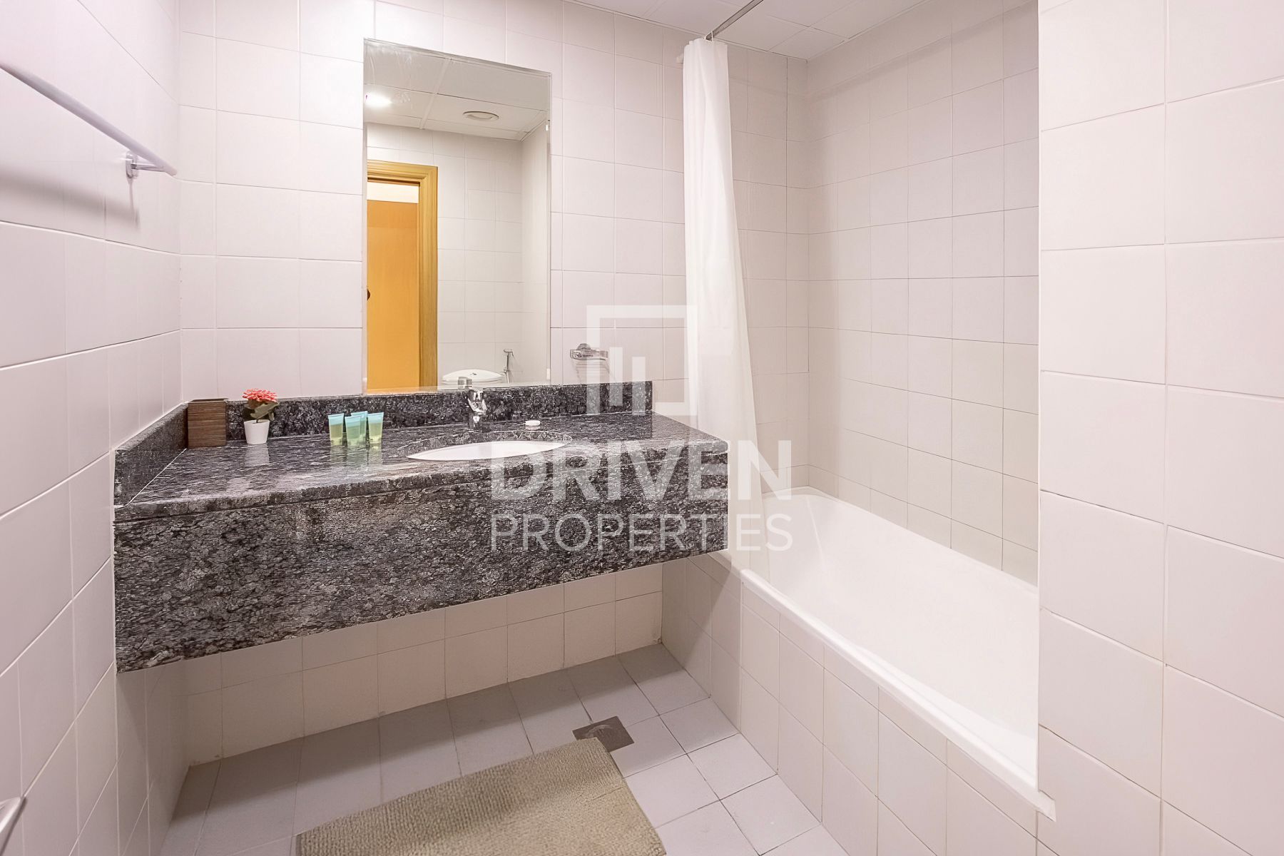 Panoramic Canal View Furnished High Floor